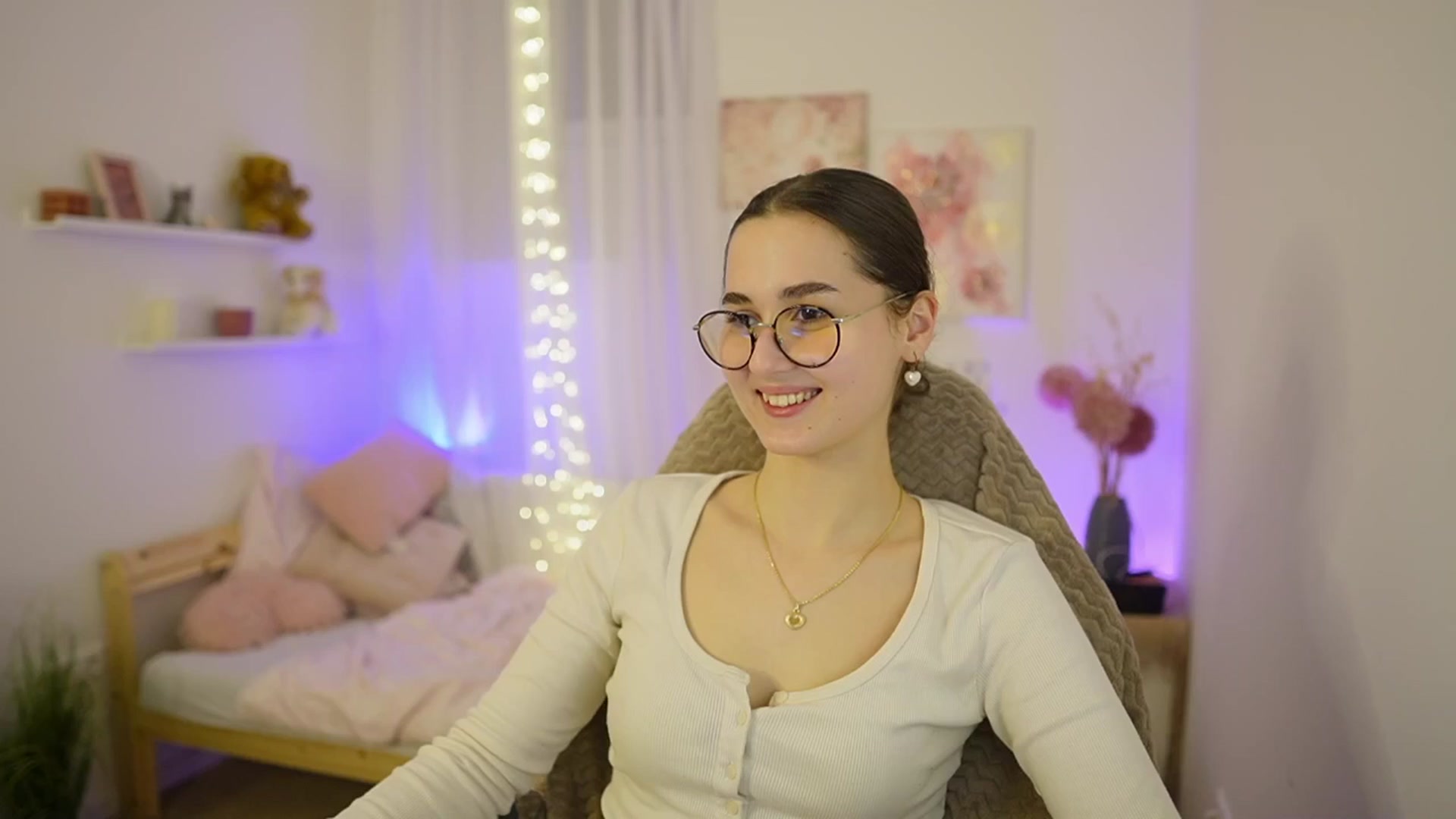 Gallery image thumbnail from Anita_Grey_'s myfreecams stream on, 03/08/2026, 22:21 image 19 of 20