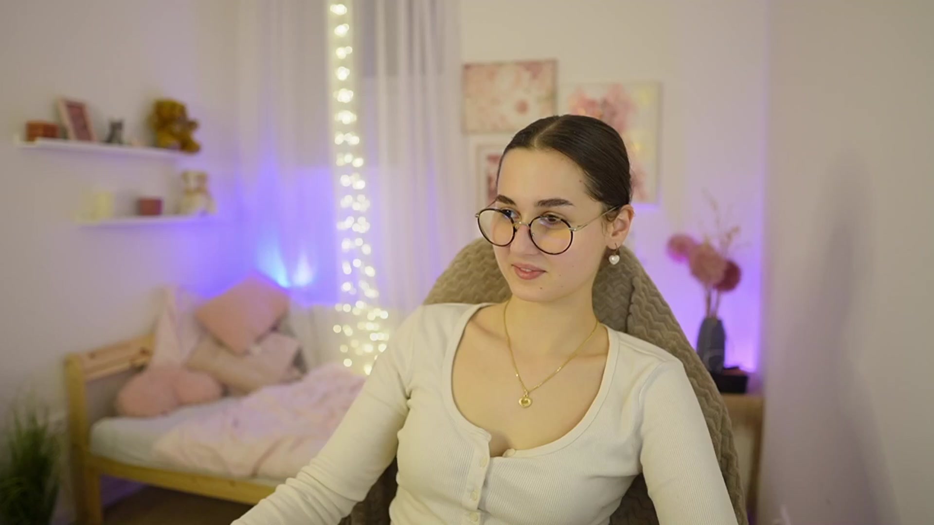 Gallery image thumbnail from Anita_Grey_'s myfreecams stream on, 03/08/2026, 22:21 image 17 of 20