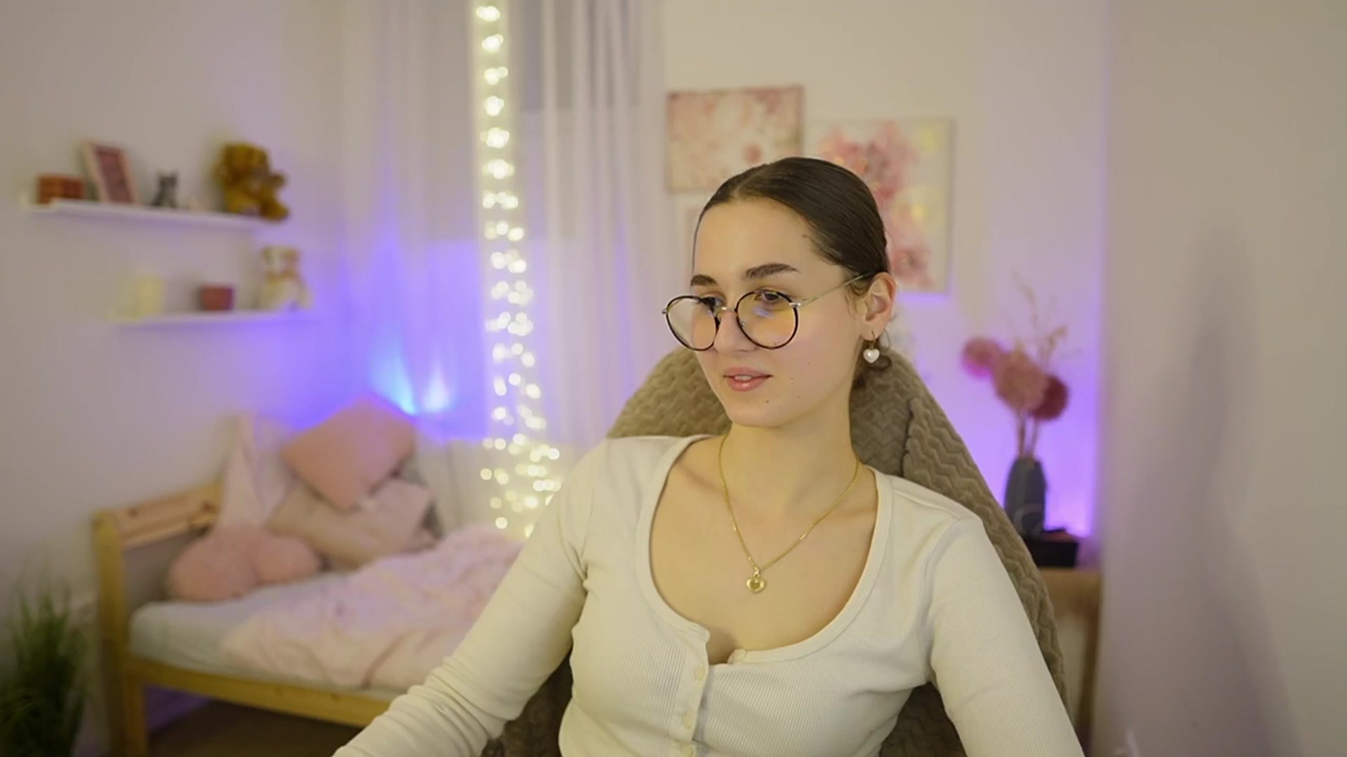 Gallery image thumbnail from Anita_Grey_'s myfreecams stream on, 03/08/2026, 22:21 image 14 of 20