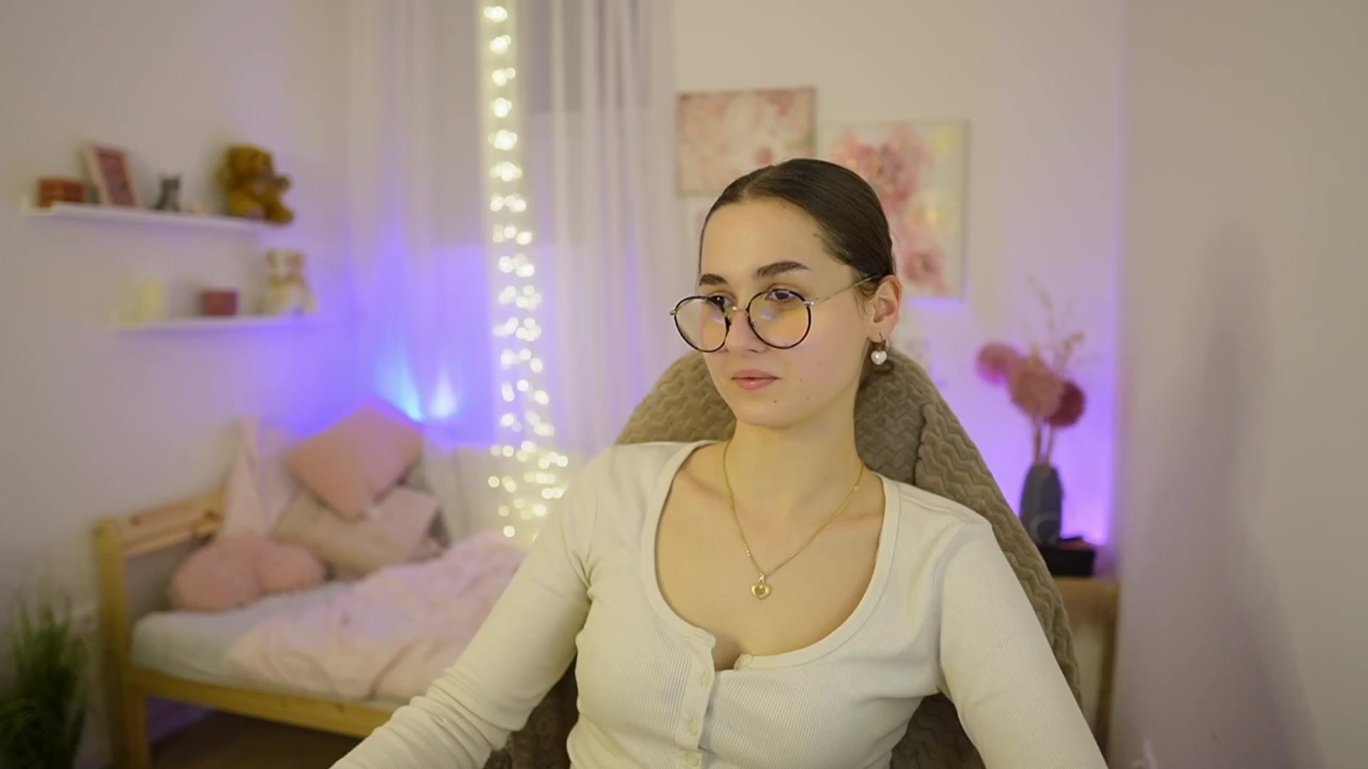Gallery image thumbnail from Anita_Grey_'s myfreecams stream on, 03/08/2026, 22:21 image 13 of 20