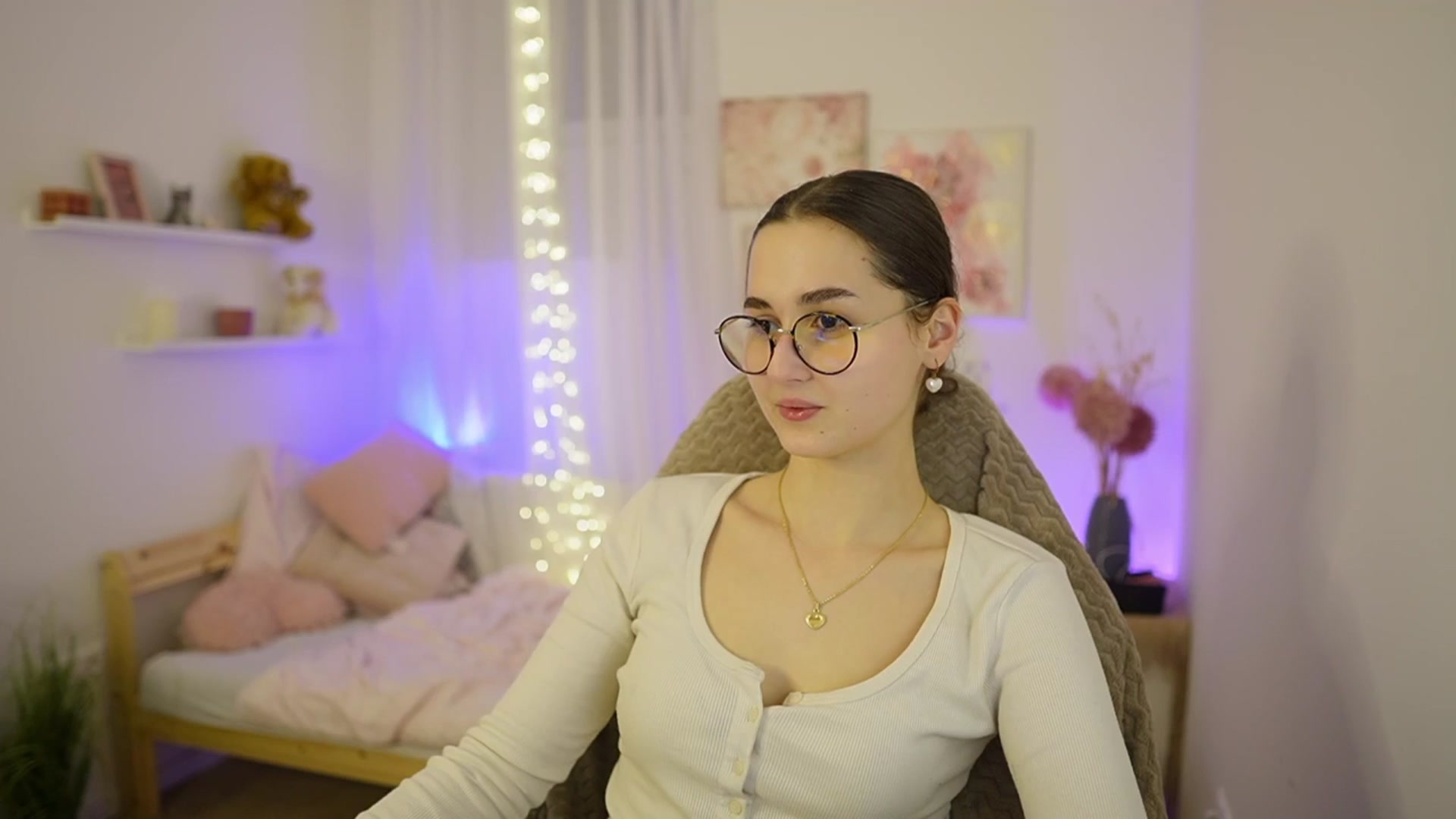 Gallery image thumbnail from Anita_Grey_'s myfreecams stream on, 03/08/2026, 22:21 image 16 of 20