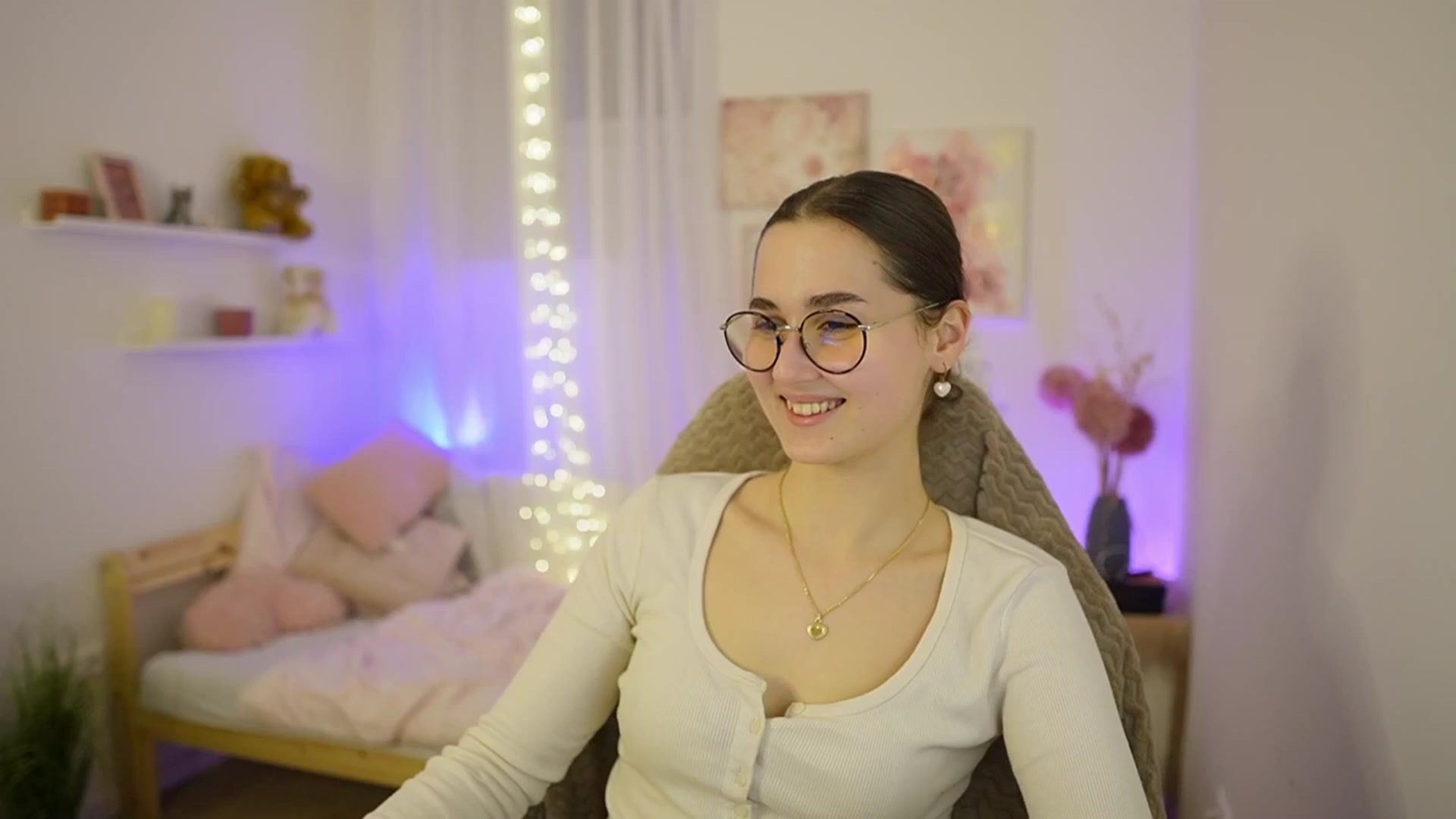 Gallery image thumbnail from Anita_Grey_'s myfreecams stream on, 03/08/2026, 22:21 image 15 of 20