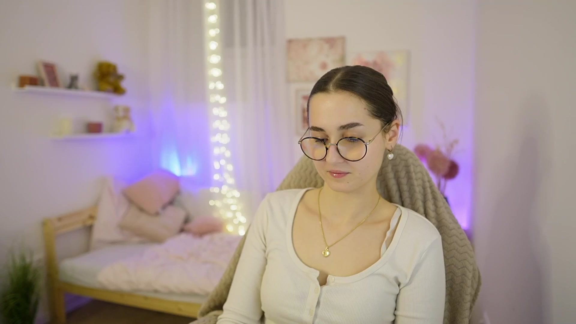 Gallery image thumbnail from Anita_Grey_'s myfreecams stream on, 03/09/2026, 24:23 image 15 of 20