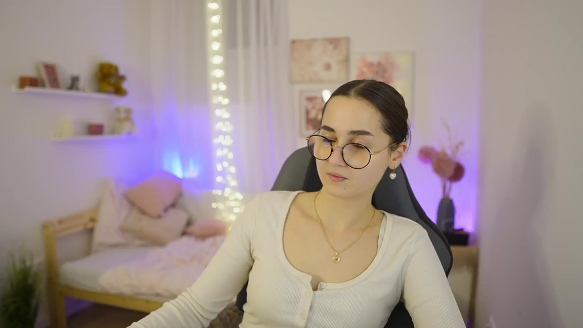 Gallery image thumbnail from Anita_Grey_'s myfreecams stream on, 03/09/2026, 24:23 image 5 of 20