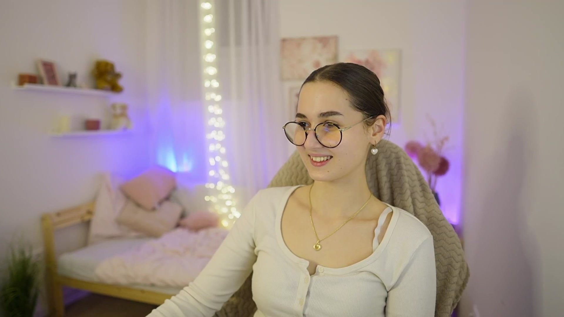 Gallery image thumbnail from Anita_Grey_'s myfreecams stream on, 03/09/2026, 24:23 image 11 of 20