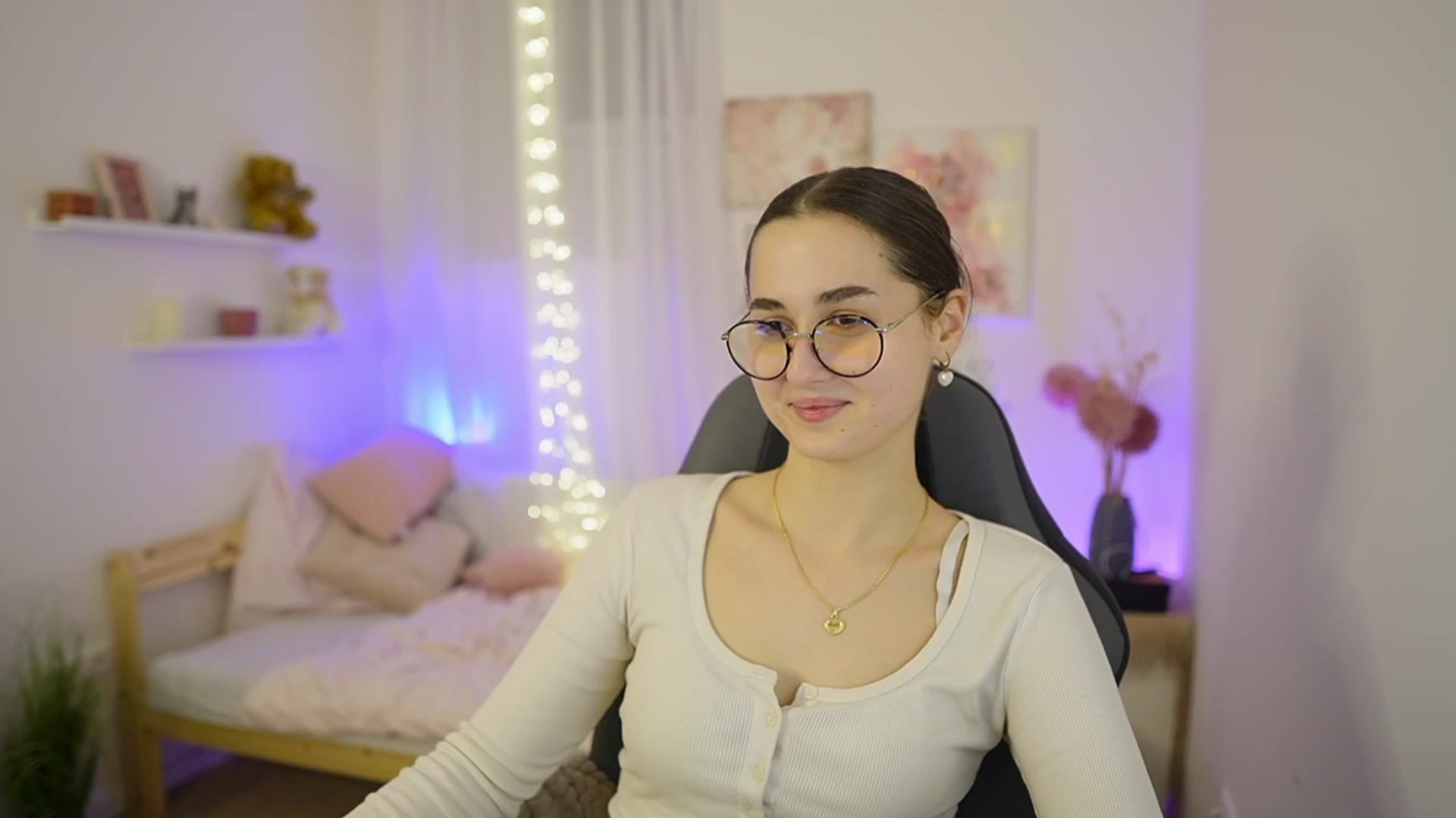 Gallery image thumbnail from Anita_Grey_'s myfreecams stream on, 03/09/2026, 24:23 image 2 of 20