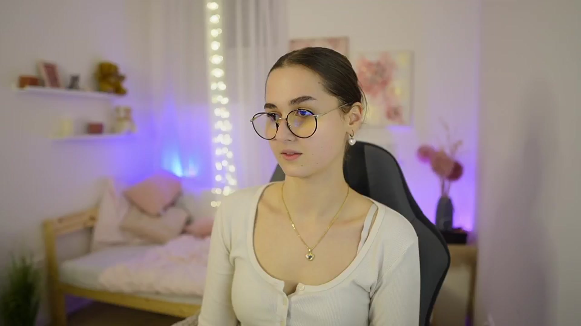 Gallery image thumbnail from Anita_Grey_'s myfreecams stream on, 03/09/2026, 24:23 image 1 of 20