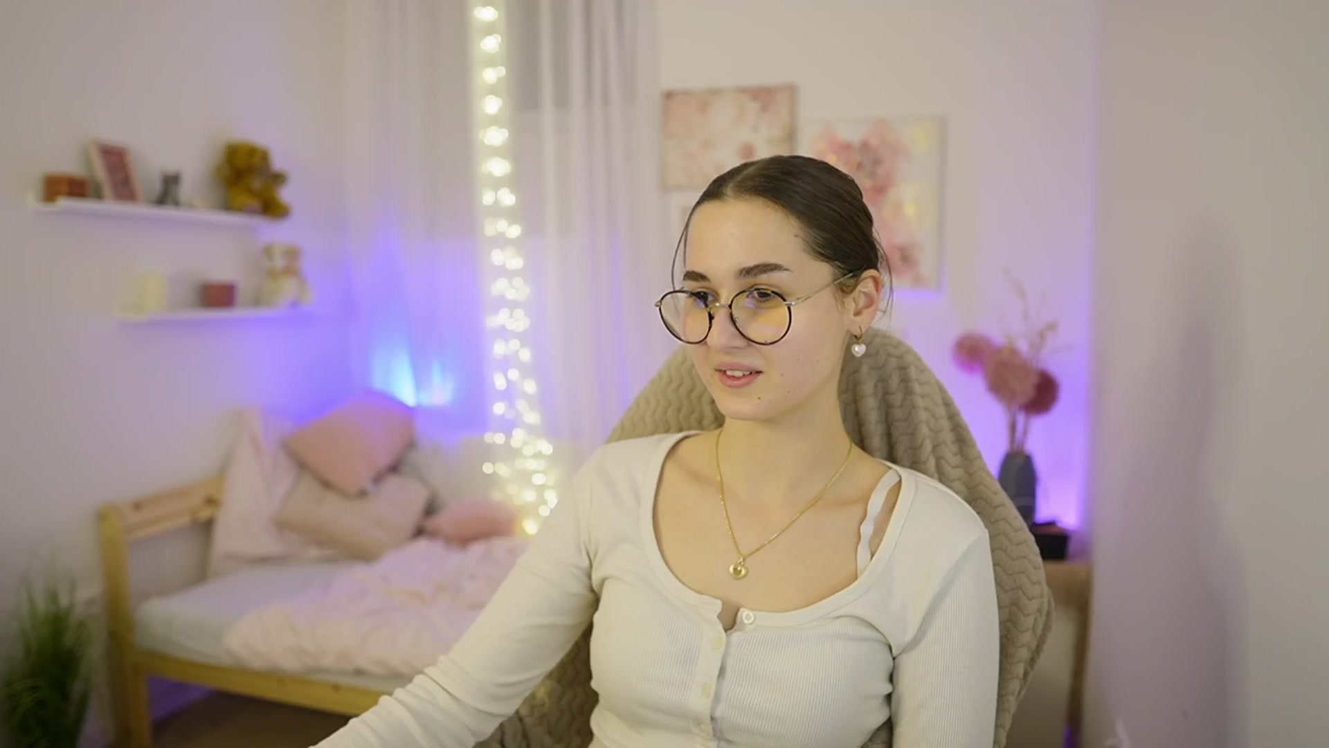 Gallery image thumbnail from Anita_Grey_'s myfreecams stream on, 03/09/2026, 24:23 image 10 of 20