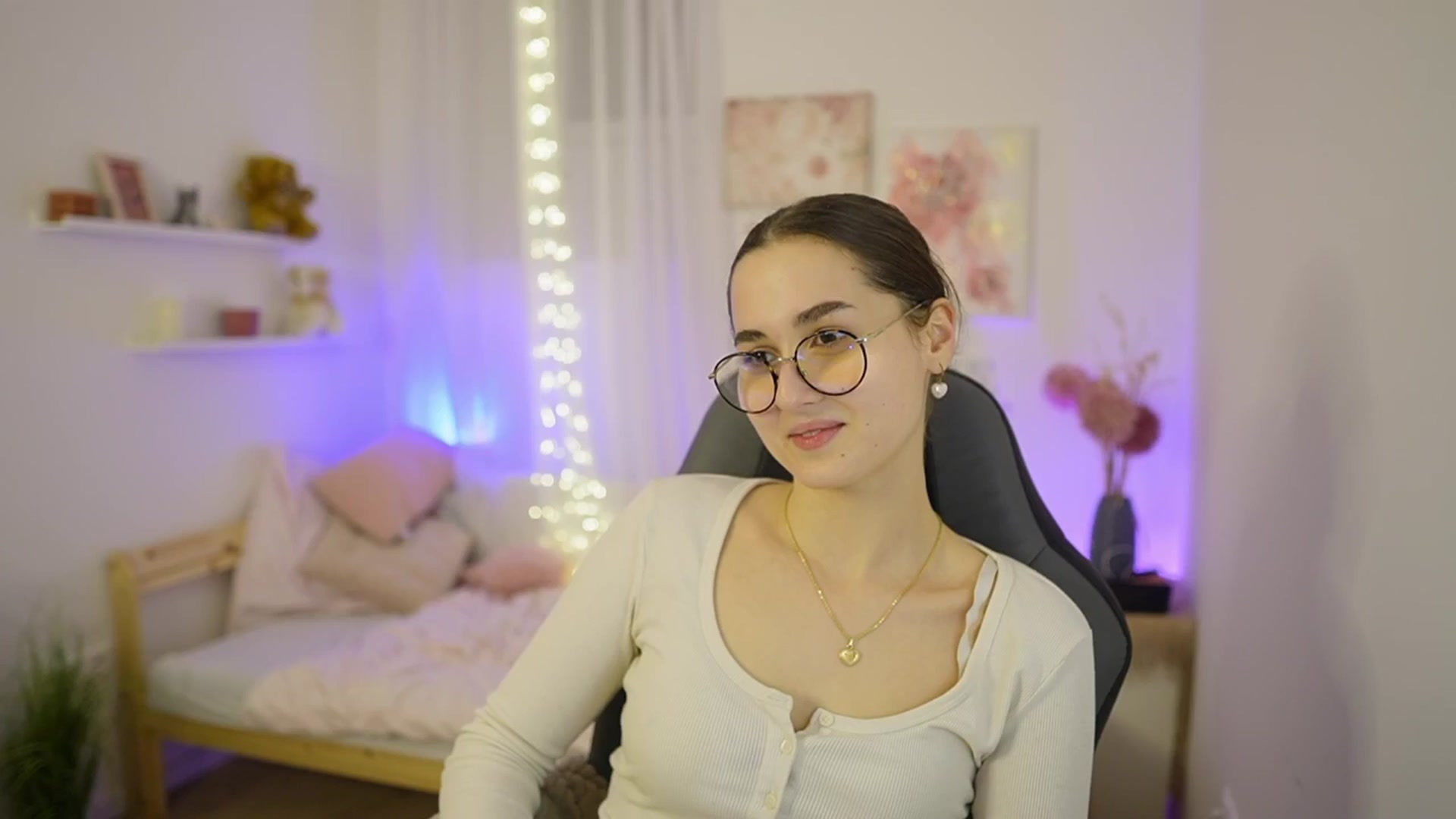 Gallery image thumbnail from Anita_Grey_'s myfreecams stream on, 03/09/2026, 24:23 image 3 of 20