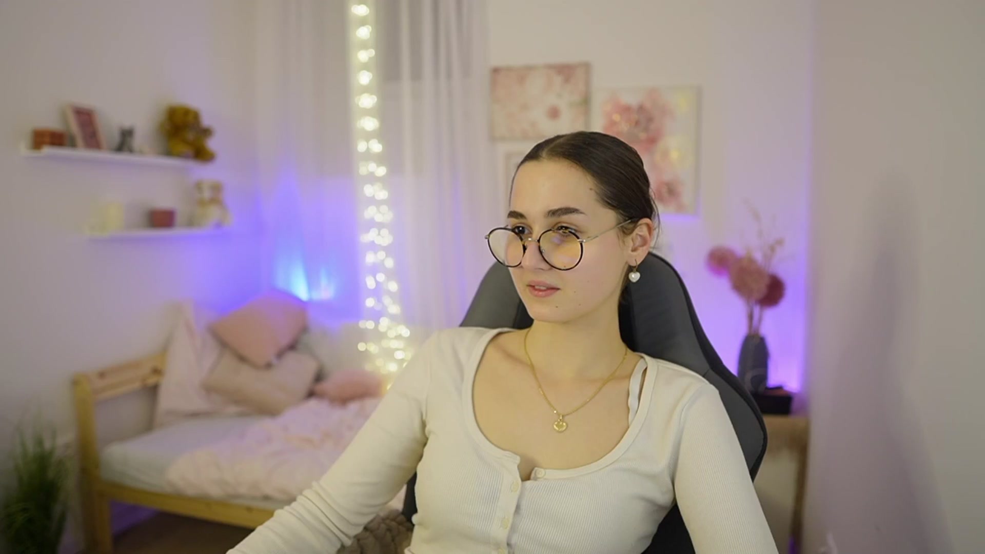 Gallery image thumbnail from Anita_Grey_'s myfreecams stream on, 03/09/2026, 24:23 image 8 of 20