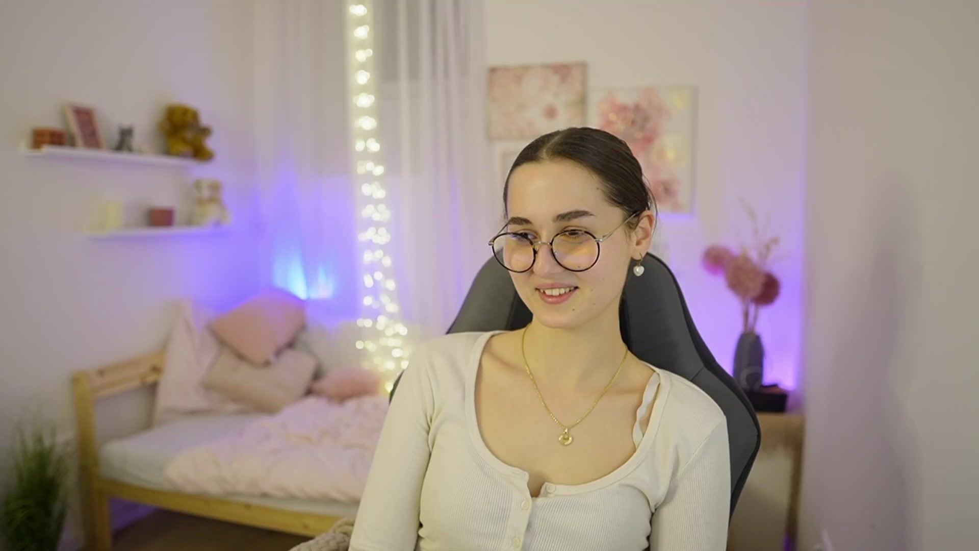 Gallery image thumbnail from Anita_Grey_'s myfreecams stream on, 03/09/2026, 24:23 image 4 of 20