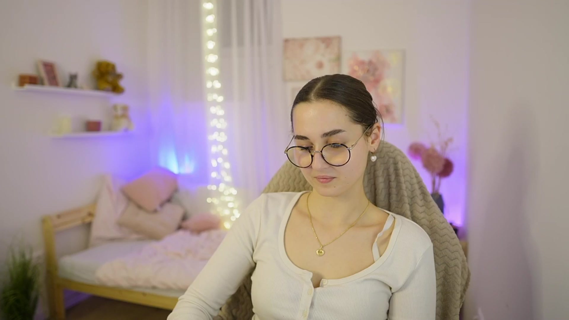 Gallery image thumbnail from Anita_Grey_'s myfreecams stream on, 03/09/2026, 24:23 image 19 of 20