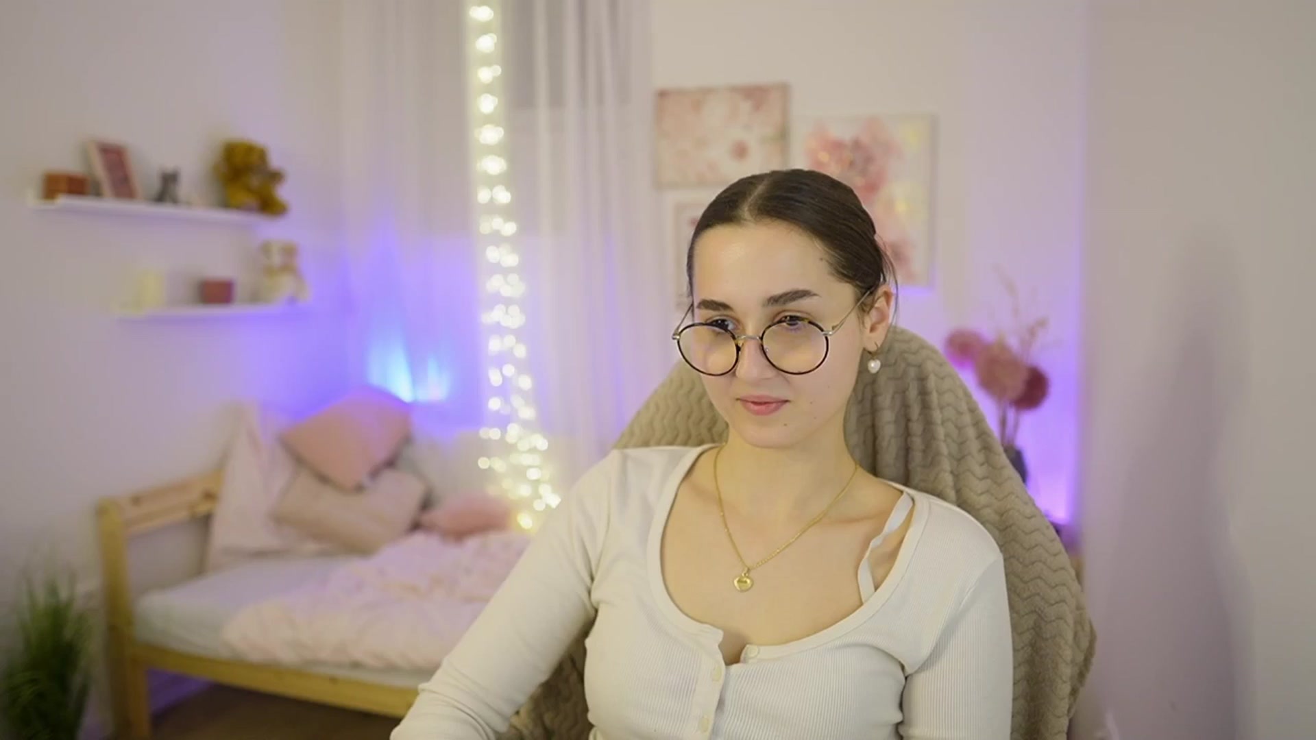 Gallery image thumbnail from Anita_Grey_'s myfreecams stream on, 03/09/2026, 24:23 image 18 of 20