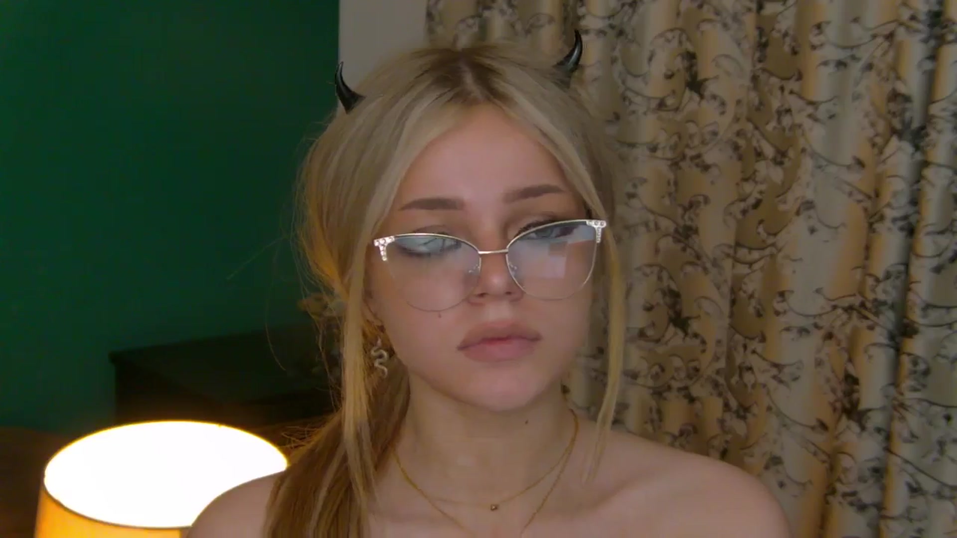 Gallery image thumbnail from AnjelinaPoem's myfreecams stream on, 05/27/2025, 24:05 image 13 of 20