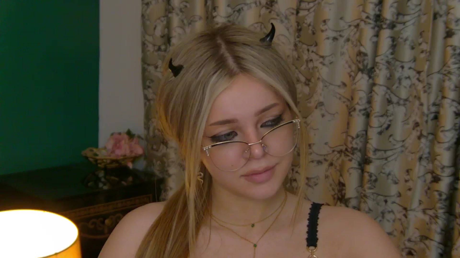 Gallery image thumbnail from AnjelinaPoem's myfreecams stream on, 05/27/2025, 24:05 image 20 of 20