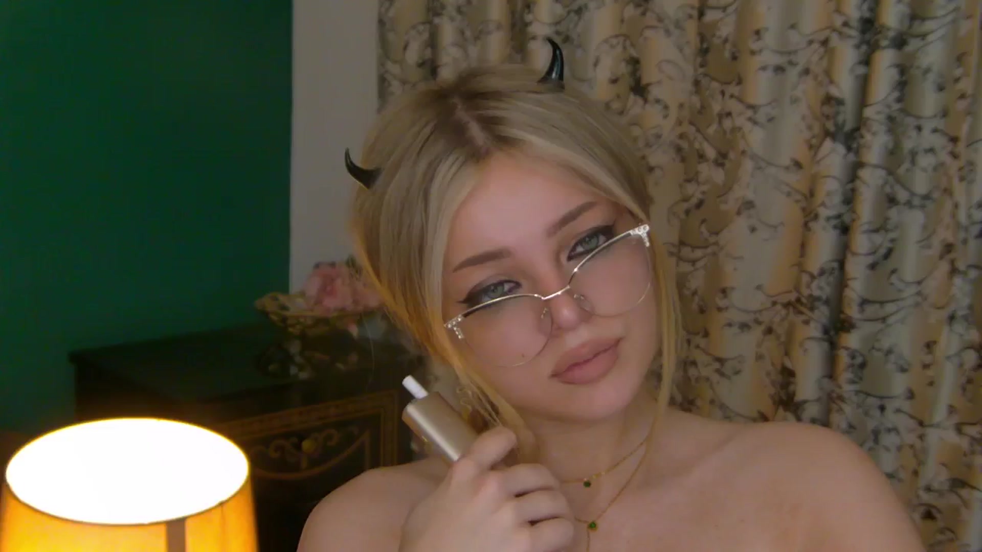 Gallery image thumbnail from AnjelinaPoem's myfreecams stream on, 05/27/2025, 24:05 image 2 of 20