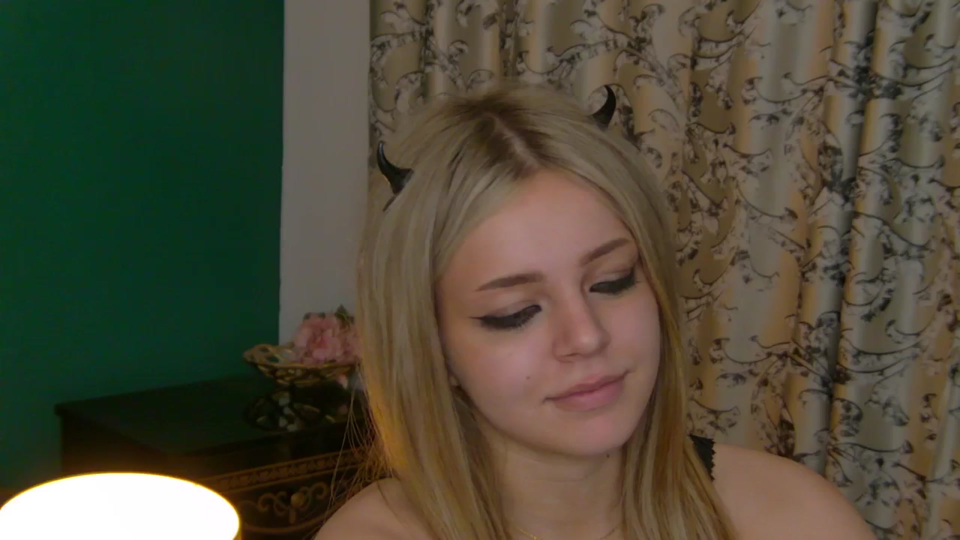 Gallery image thumbnail from AnjelinaPoem's myfreecams stream on, 05/27/2025, 01:26 image 4 of 20