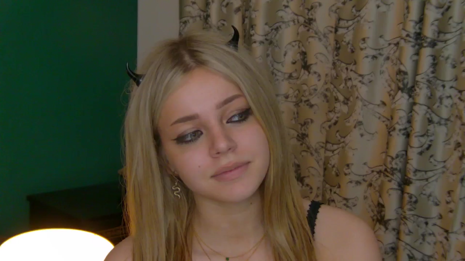 Gallery image thumbnail from AnjelinaPoem's myfreecams stream on, 05/27/2025, 01:26 image 1 of 20