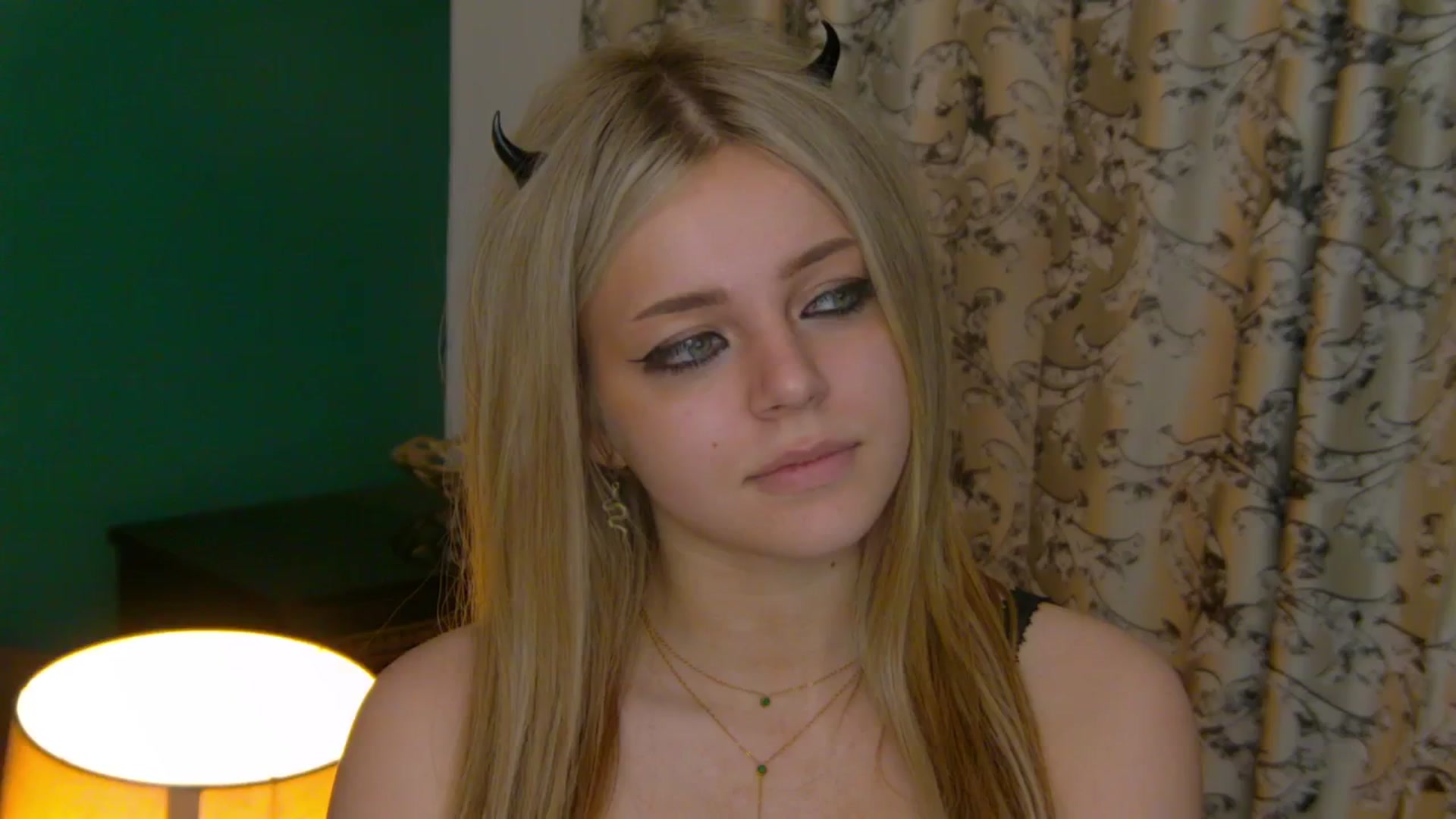 Gallery image thumbnail from AnjelinaPoem's myfreecams stream on, 05/27/2025, 01:26 image 7 of 20