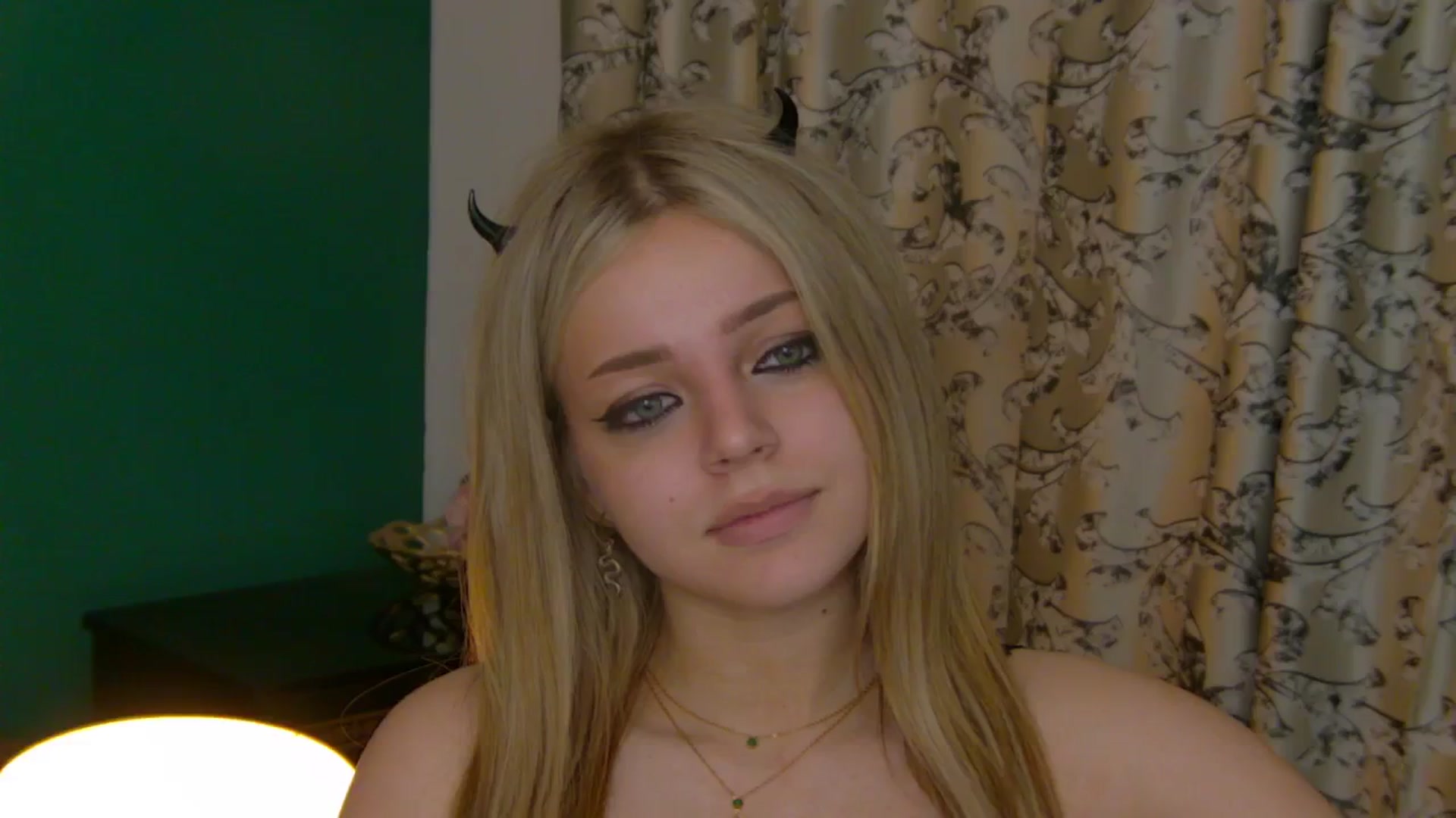 Gallery image thumbnail from AnjelinaPoem's myfreecams stream on, 05/27/2025, 01:26 image 3 of 20