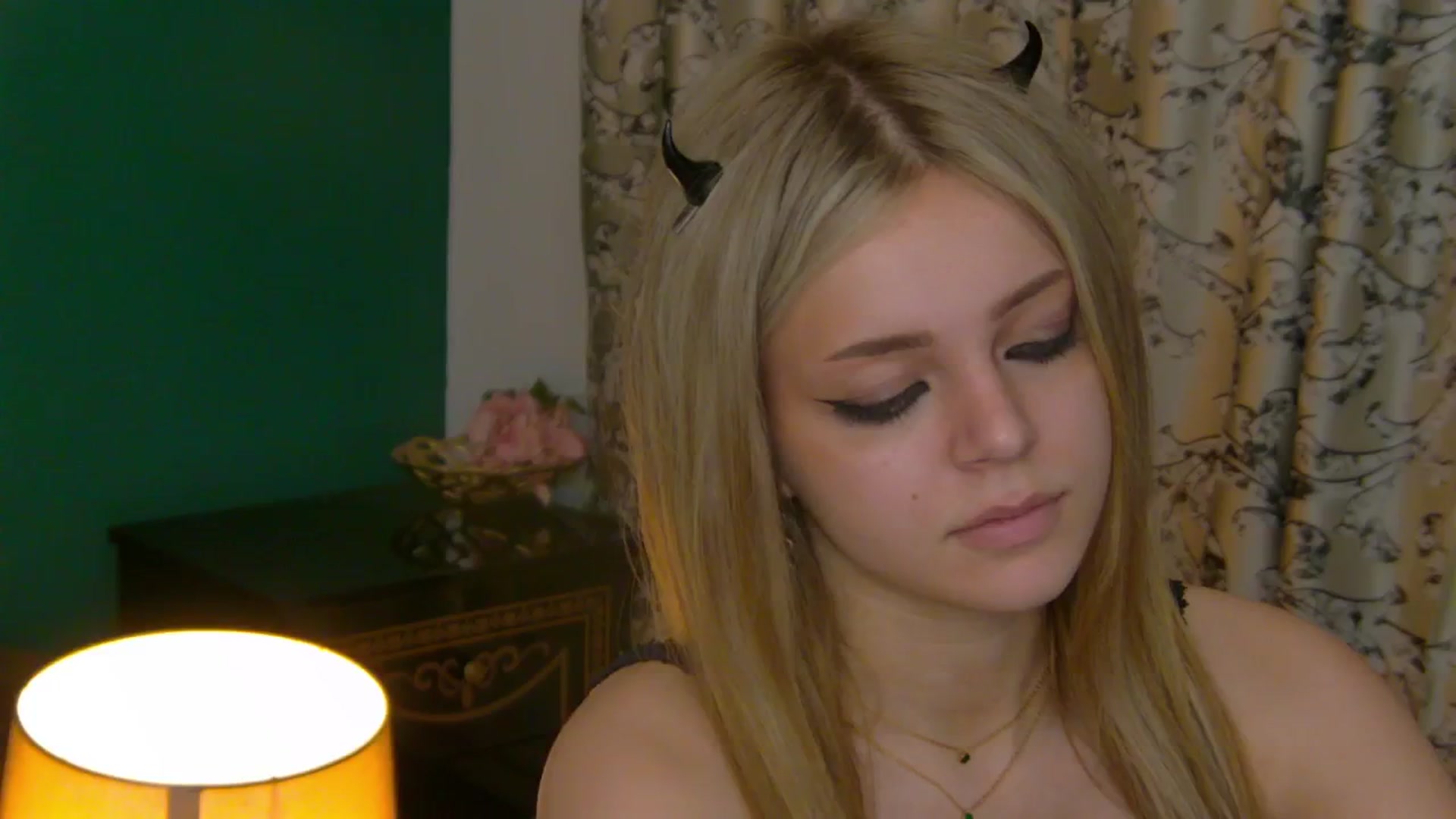 Gallery image thumbnail from AnjelinaPoem's myfreecams stream on, 05/27/2025, 01:26 image 8 of 20
