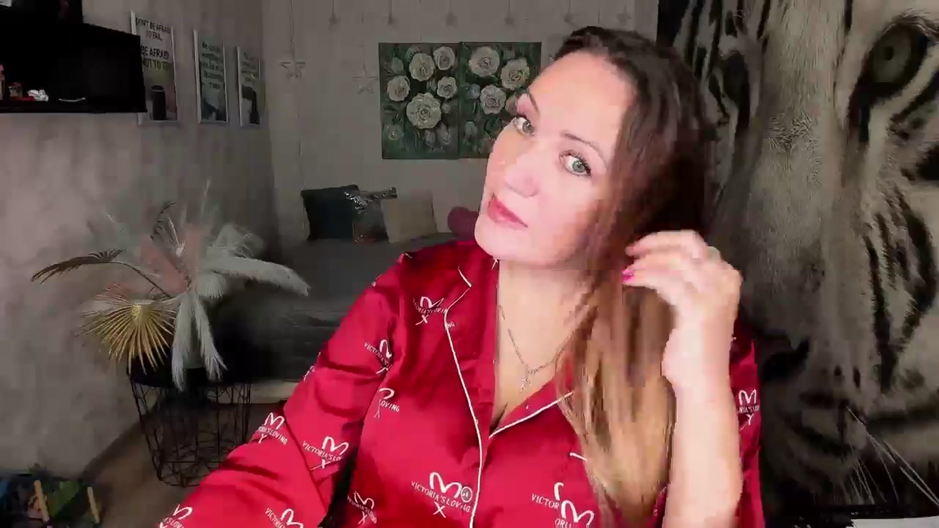 Gallery image thumbnail from AnkaSweet's myfreecams stream on, 08/15/2024, 16:13 image 13 of 20