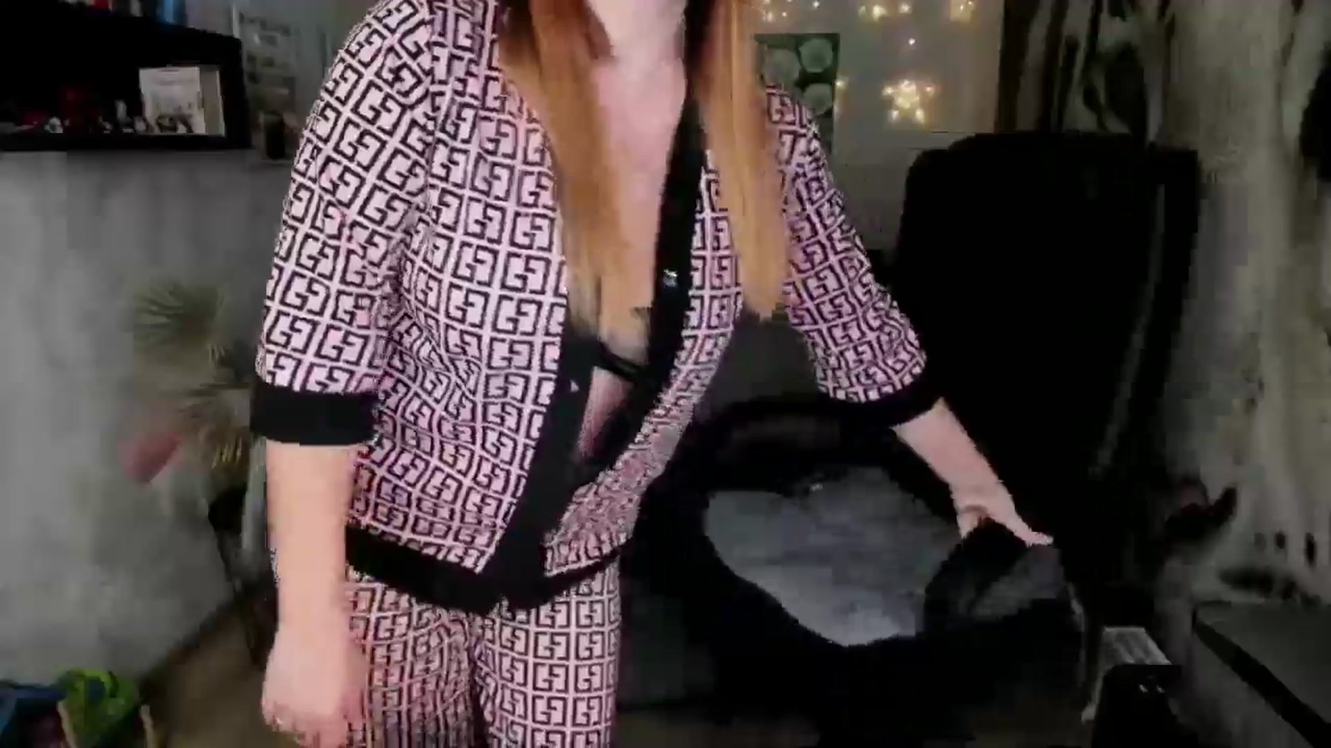 Gallery image thumbnail from AnkaSweet's myfreecams stream on, 11/25/2024, 16:16 image 18 of 20