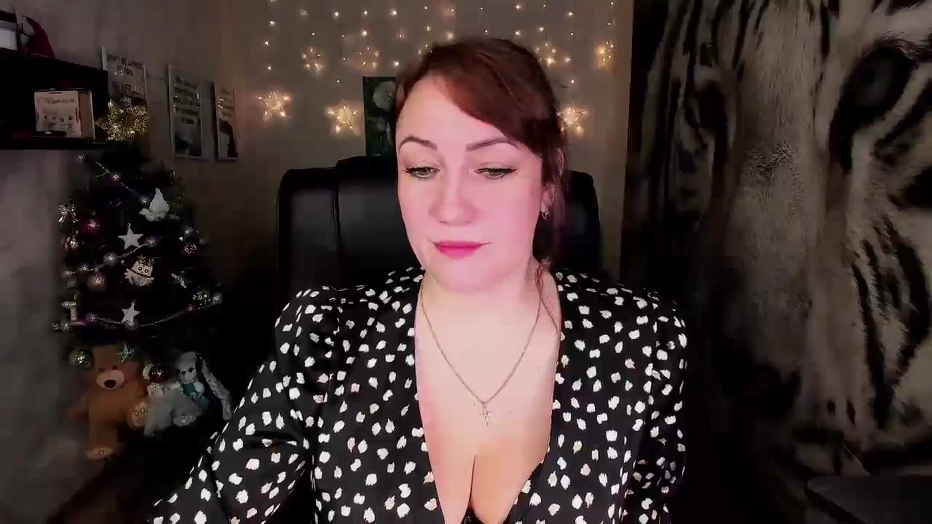 Gallery image thumbnail from AnkaSweet's myfreecams stream on, 12/18/2024, 15:00 image 16 of 20