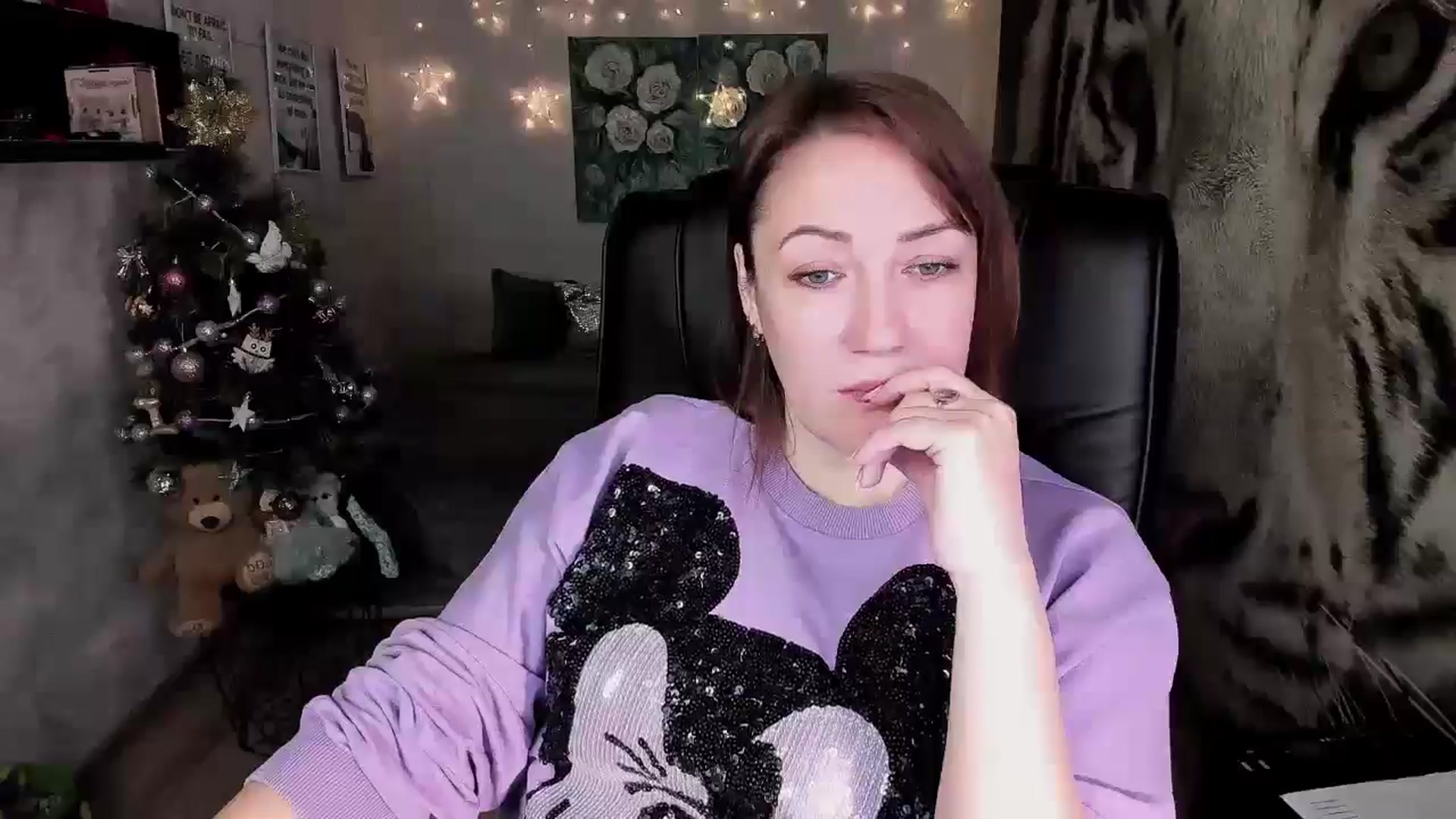 Gallery image thumbnail from AnkaSweet's myfreecams stream on, 12/19/2024, 16:50 image 5 of 20