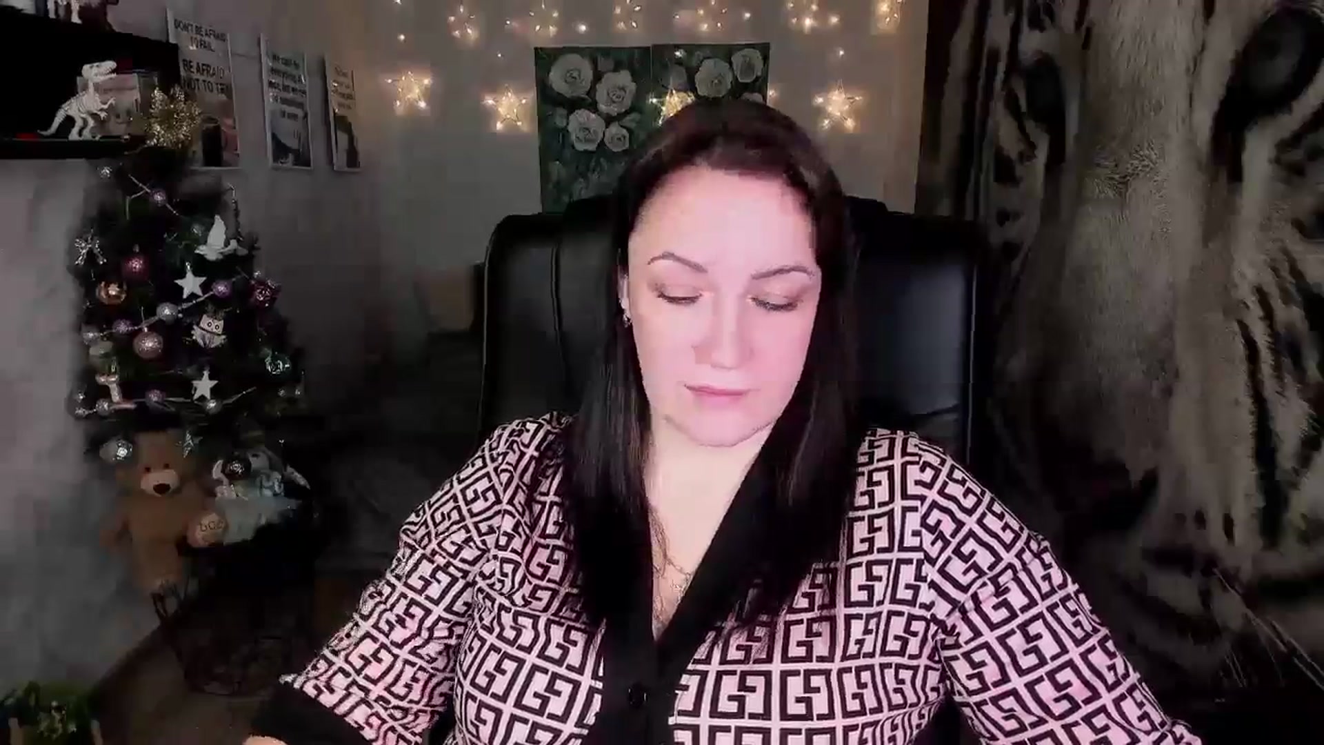 Gallery image thumbnail from AnkaSweet's myfreecams stream on, 12/22/2024, 17:19 image 4 of 20