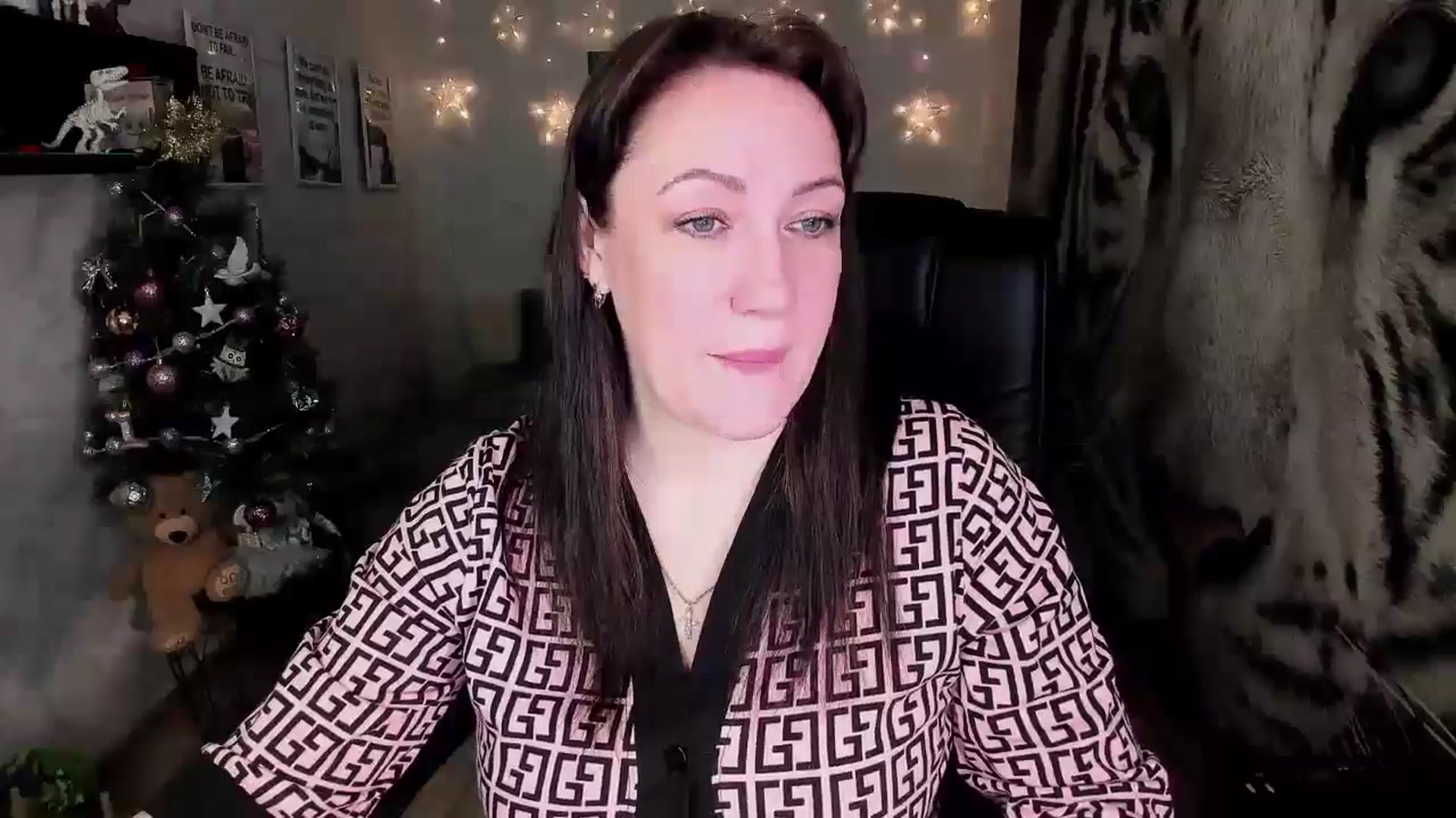 Gallery image thumbnail from AnkaSweet's myfreecams stream on, 12/22/2024, 17:19 image 15 of 20