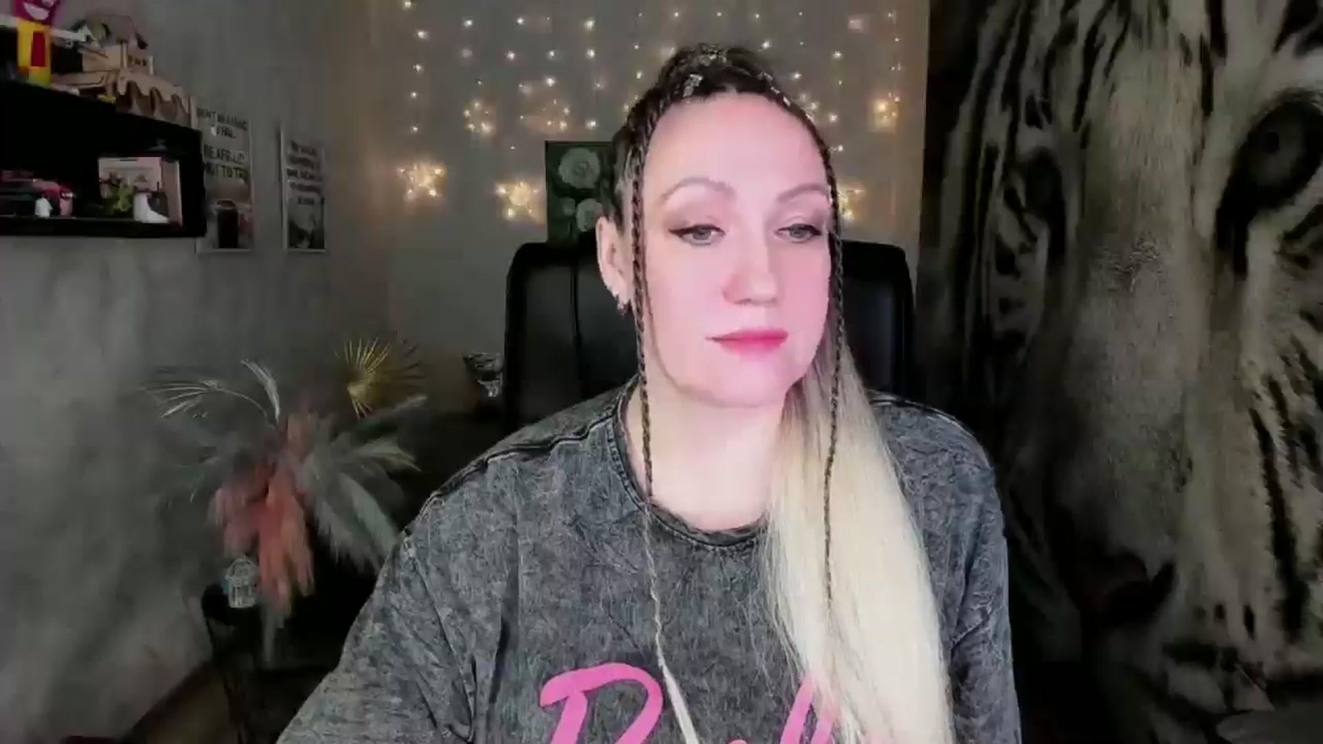 Gallery image thumbnail from AnkaSweet's myfreecams stream on, 02/28/2025, 21:16 image 15 of 20