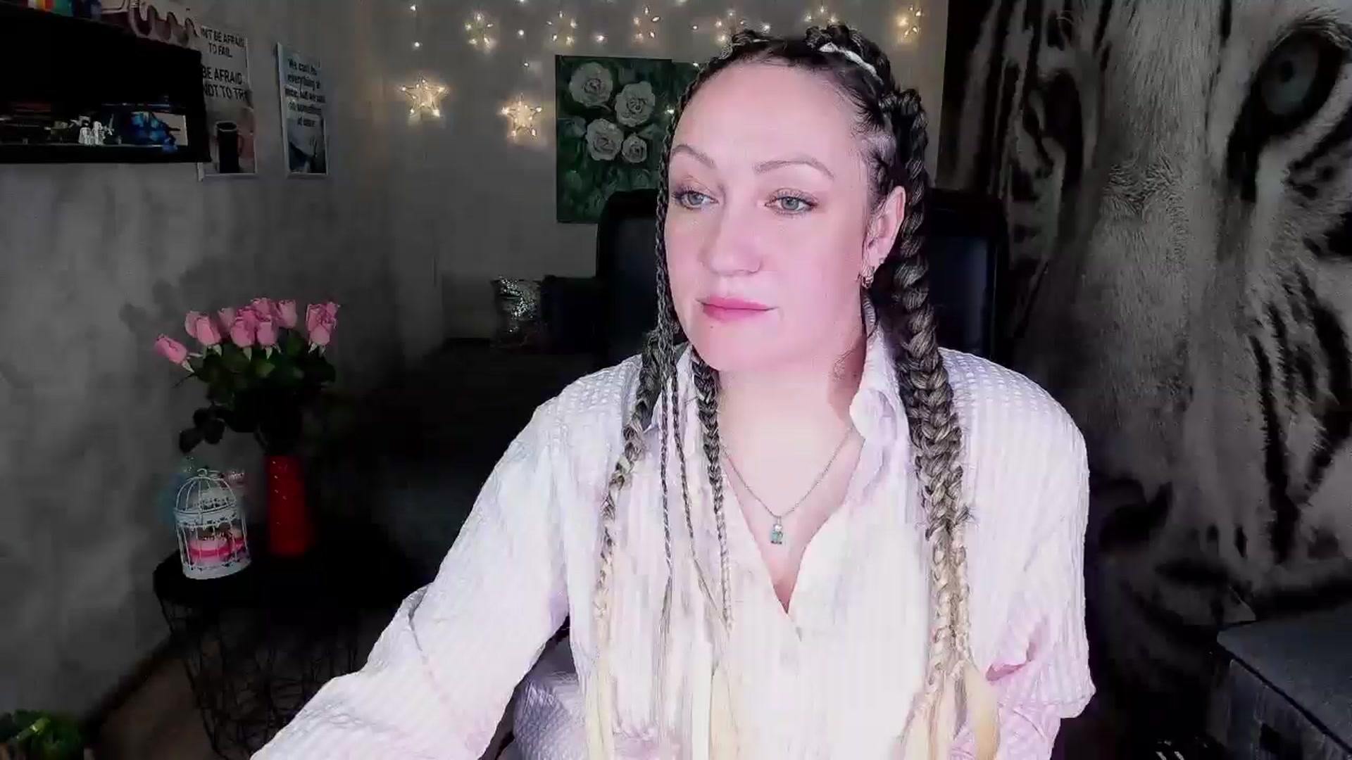 Gallery image thumbnail from AnkaSweet's myfreecams stream on, 05/19/2025, 05:36 image 16 of 20