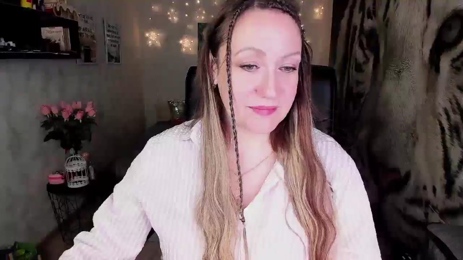 Gallery image thumbnail from AnkaSweet's myfreecams stream on, 06/13/2025, 22:05 image 17 of 20