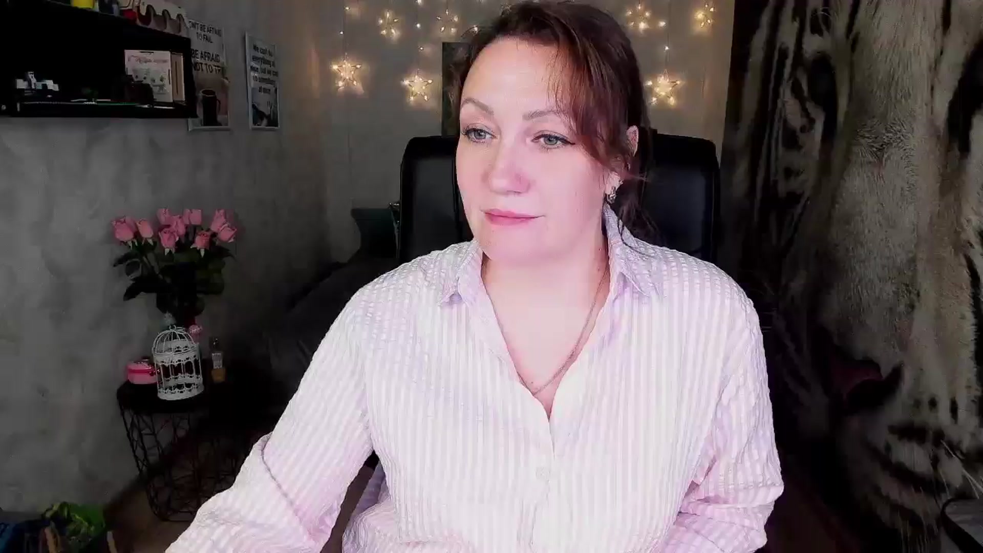 Gallery image thumbnail from AnkaSweet's myfreecams stream on, 06/25/2025, 21:44 image 4 of 20