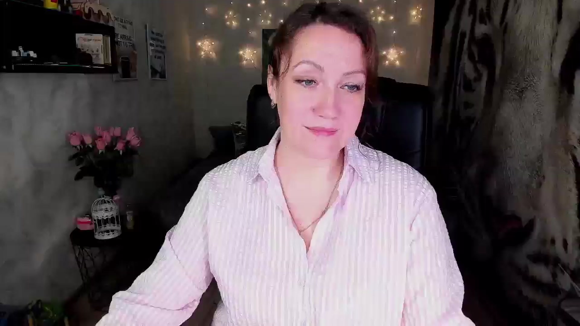 Gallery image thumbnail from AnkaSweet's myfreecams stream on, 06/25/2025, 22:04 image 16 of 20