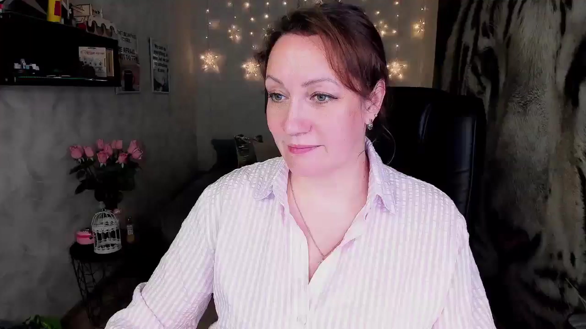 Gallery image thumbnail from AnkaSweet's myfreecams stream on, 06/26/2025, 01:01 image 17 of 20
