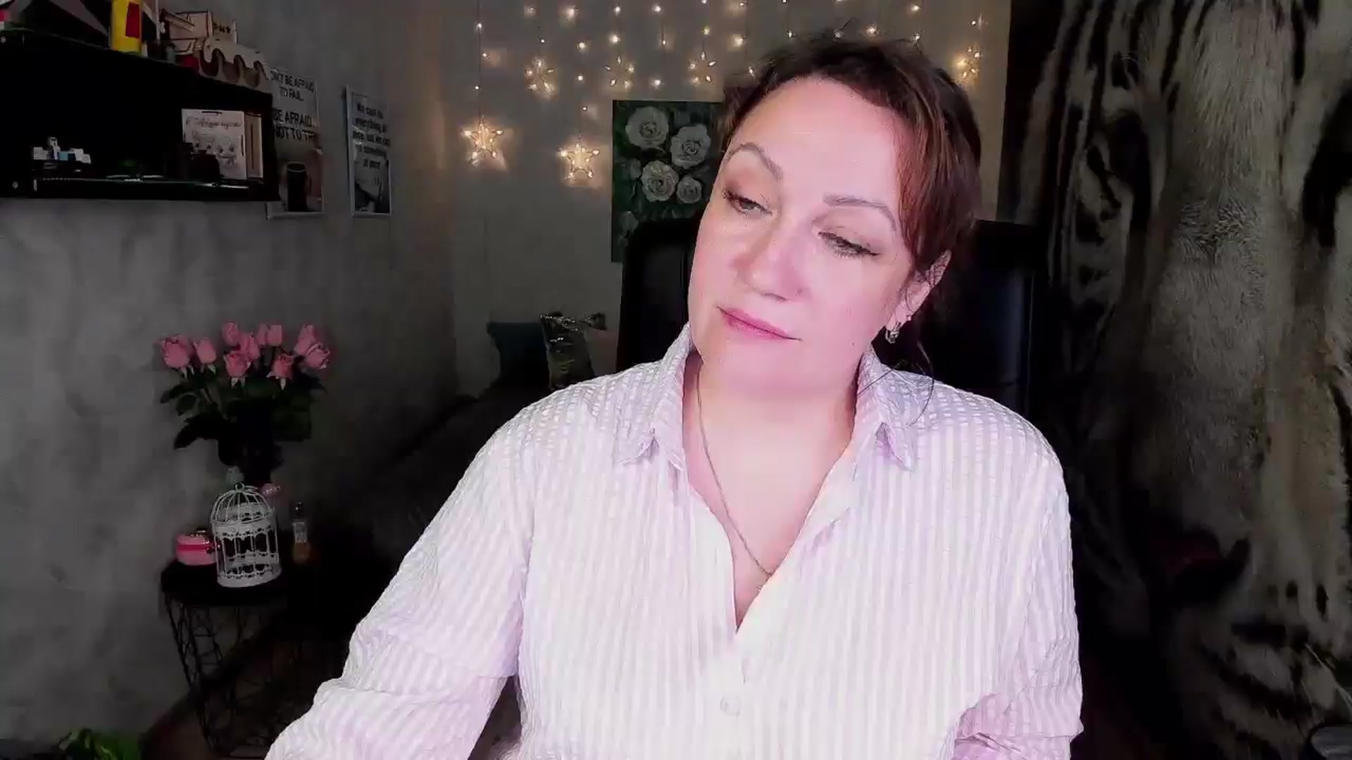 Gallery image thumbnail from AnkaSweet's myfreecams stream on, 06/26/2025, 01:01 image 19 of 20