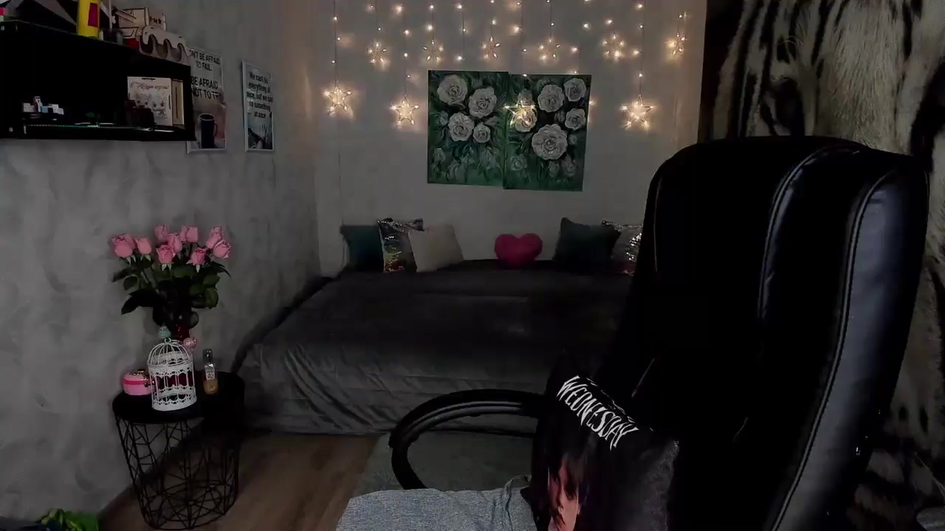 Gallery image thumbnail from AnkaSweet's myfreecams stream on, 06/26/2025, 01:01 image 6 of 20