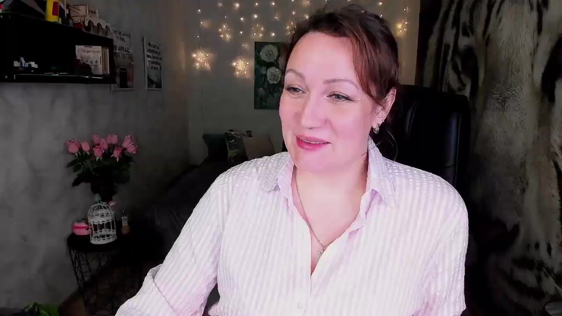 Gallery image thumbnail from AnkaSweet's myfreecams stream on, 06/26/2025, 01:01 image 16 of 20