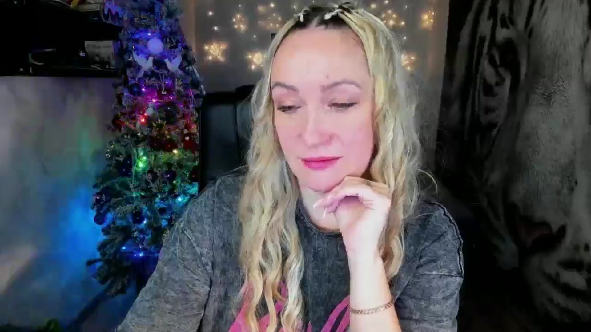 Gallery image thumbnail from AnkaSweet's myfreecams stream on, 12/25/2025, 08:46 image 16 of 20