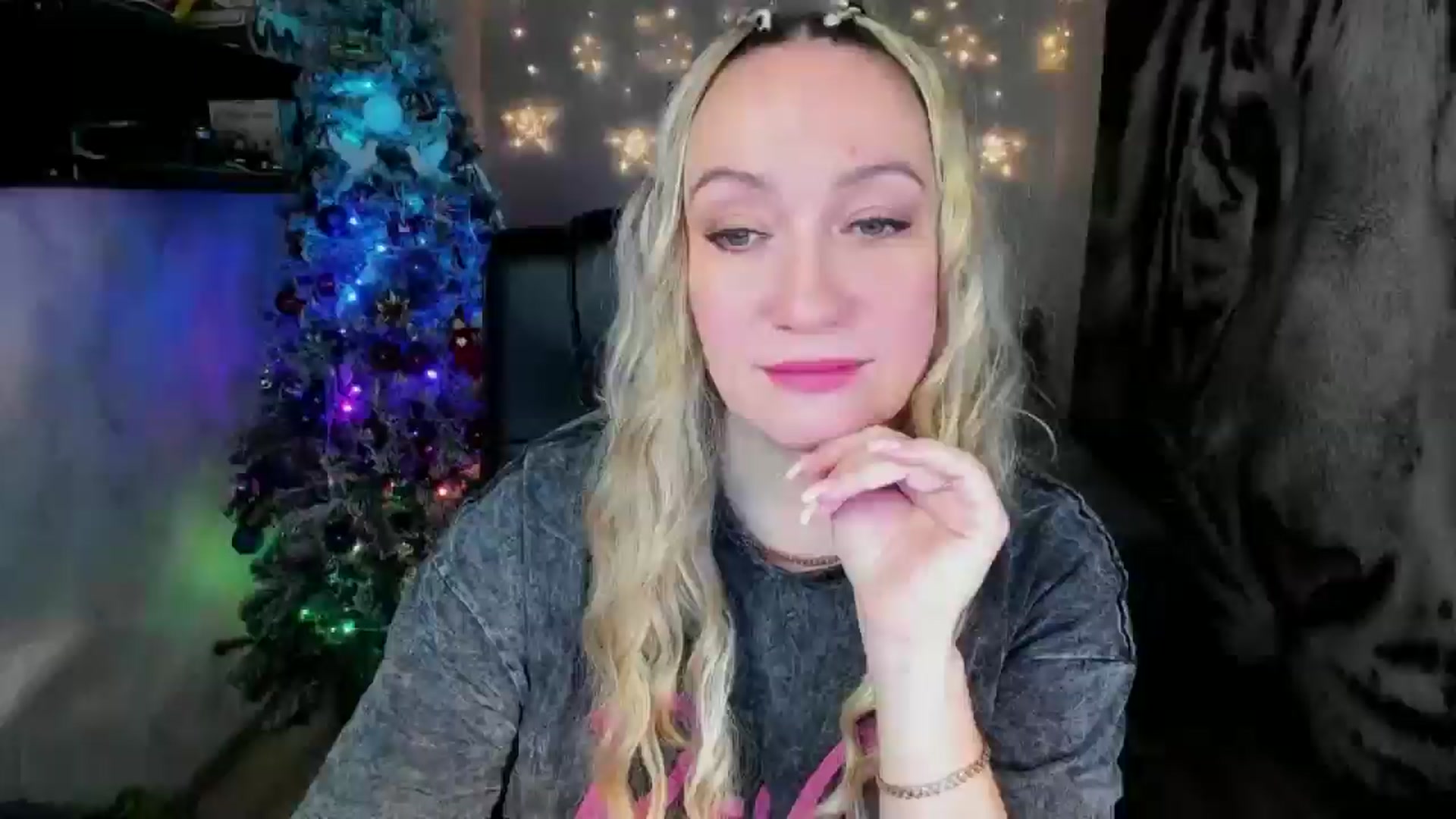 Gallery image thumbnail from AnkaSweet's myfreecams stream on, 12/25/2025, 08:46 image 13 of 20