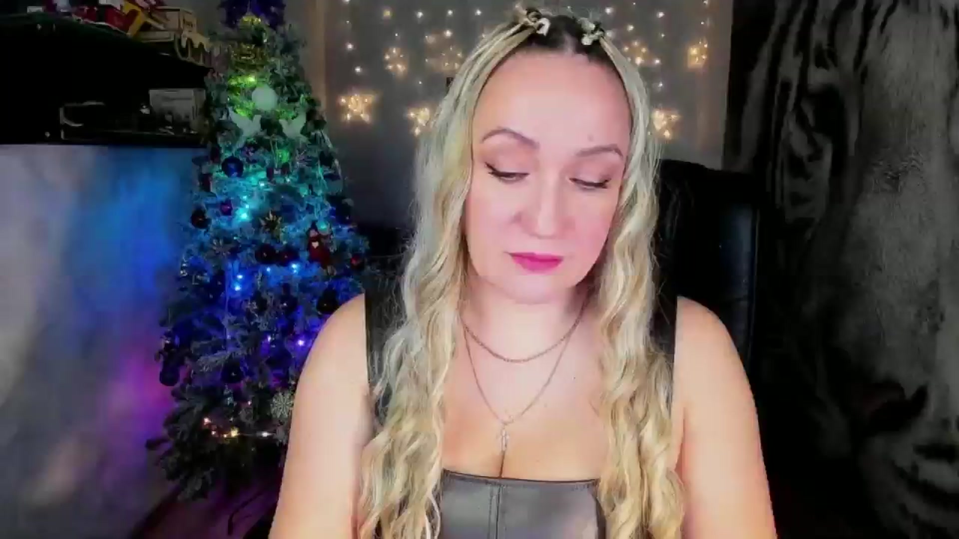 Gallery image thumbnail from AnkaSweet's myfreecams stream on, 12/25/2025, 20:03 image 1 of 20