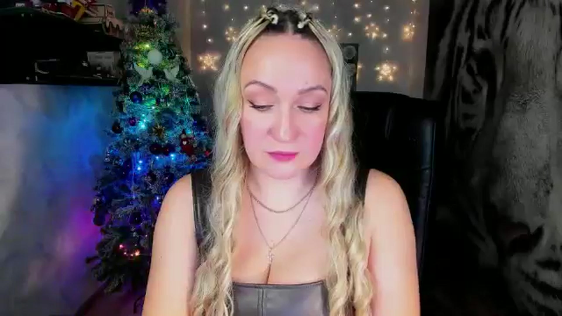 Gallery image thumbnail from AnkaSweet's myfreecams stream on, 12/25/2025, 20:03 image 19 of 20