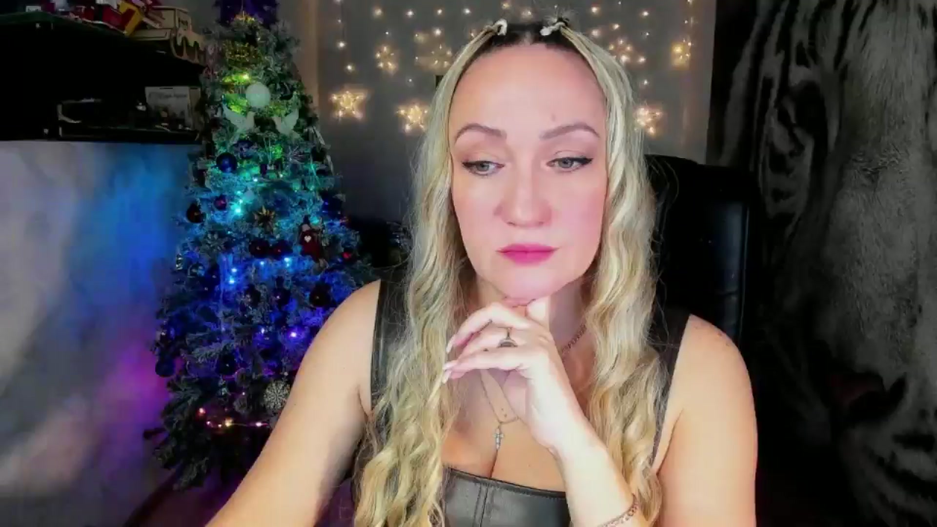 Gallery image thumbnail from AnkaSweet's myfreecams stream on, 12/25/2025, 20:03 image 3 of 20