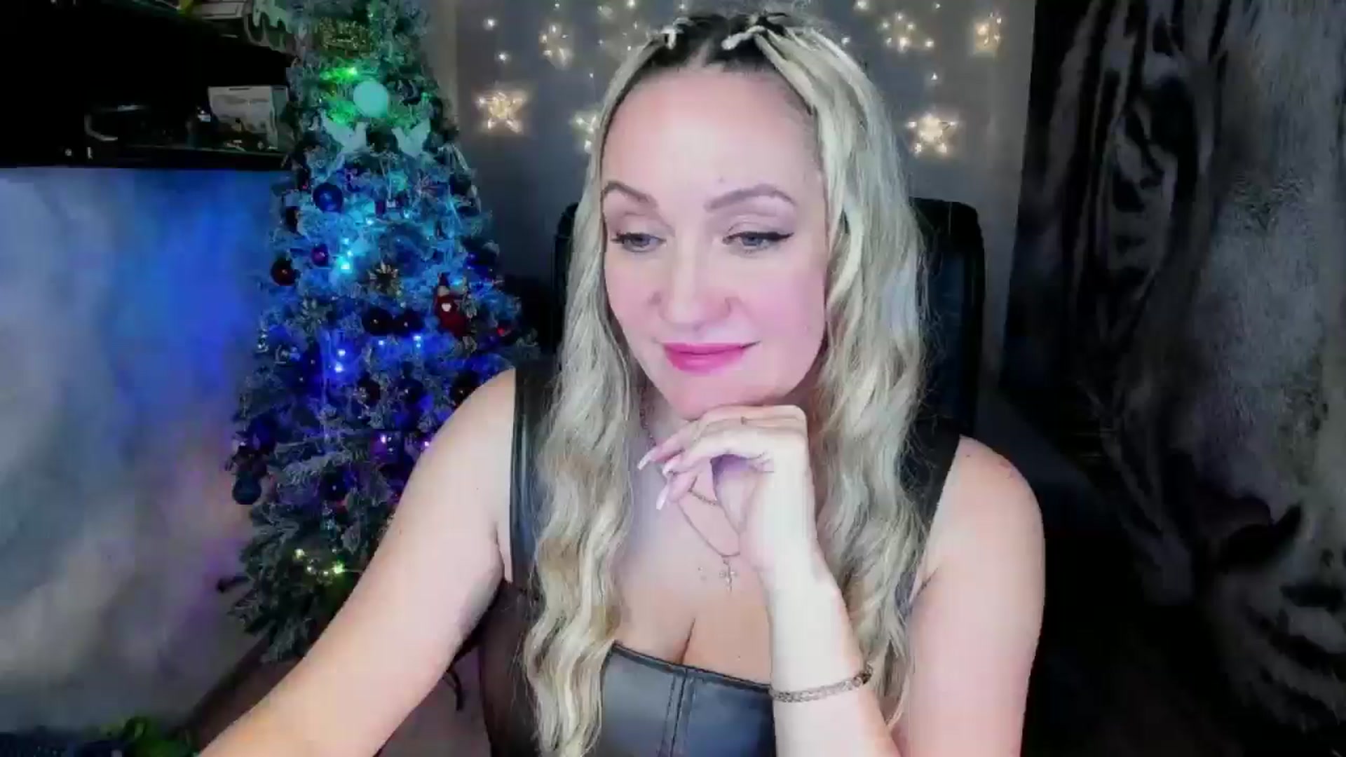Gallery image thumbnail from AnkaSweet's myfreecams stream on, 12/25/2025, 23:11 image 18 of 20