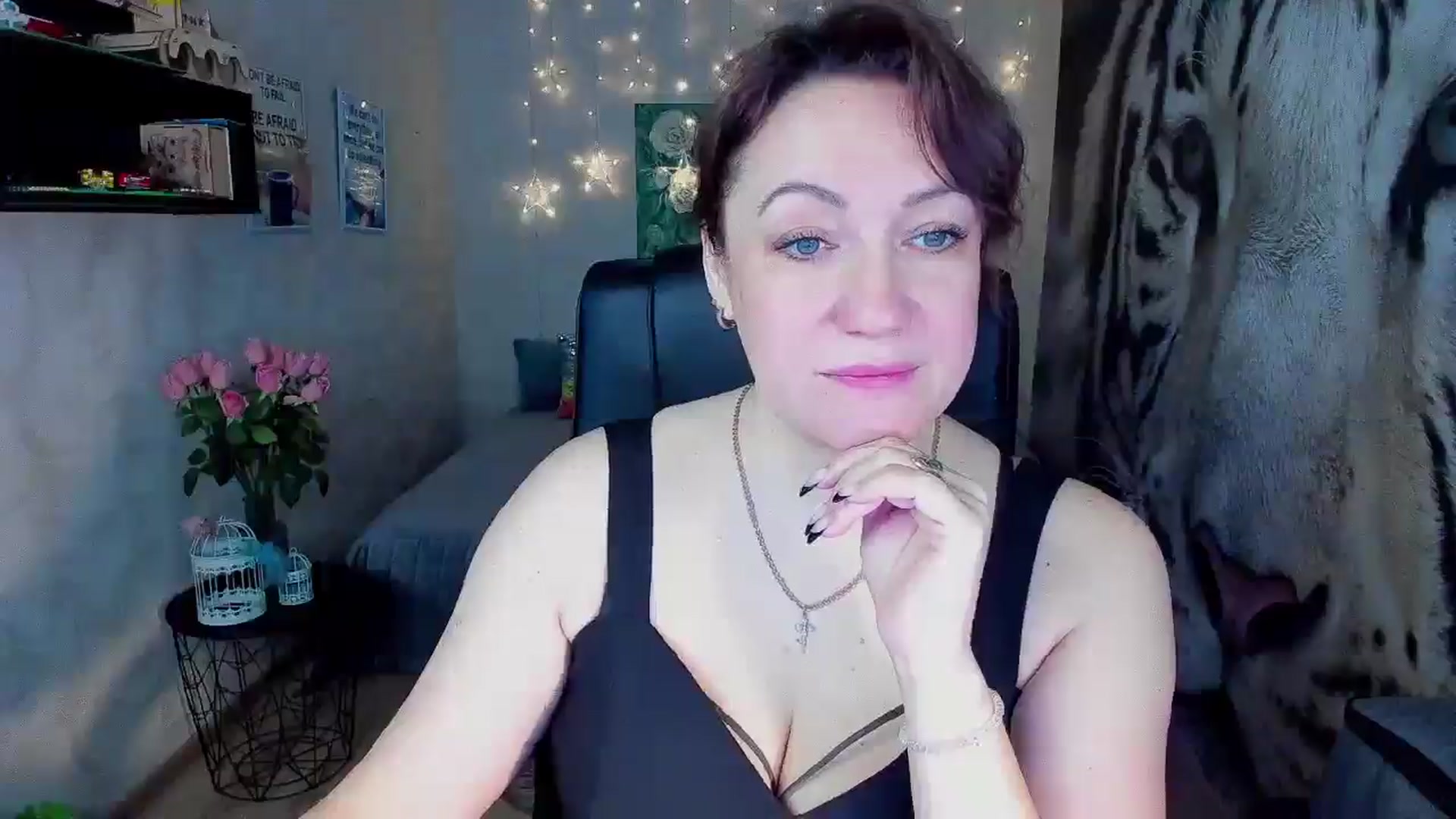 Gallery image thumbnail from AnkaSweet's myfreecams stream on, 04/26/2026, 10:51 image 15 of 20