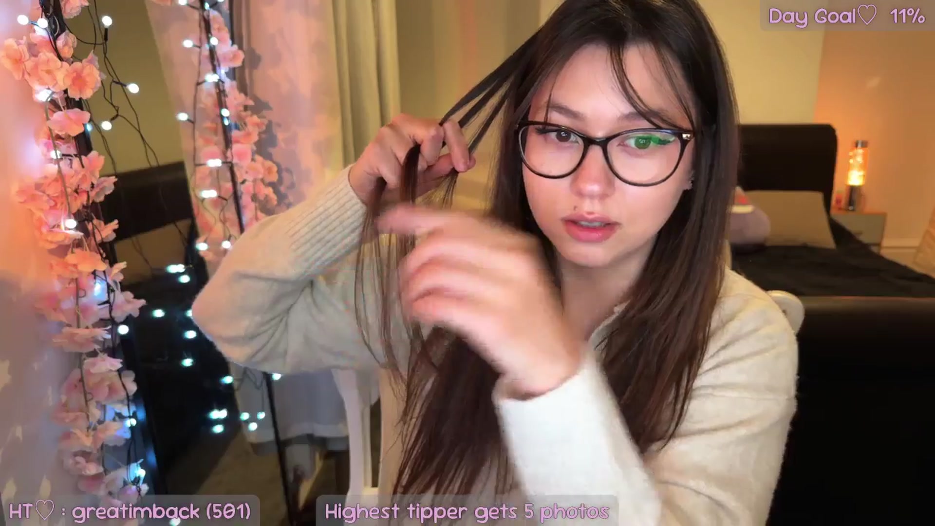 Gallery image thumbnail from AnnAngel1's myfreecams stream on, 11/21/2025, 18:49 image 17 of 20