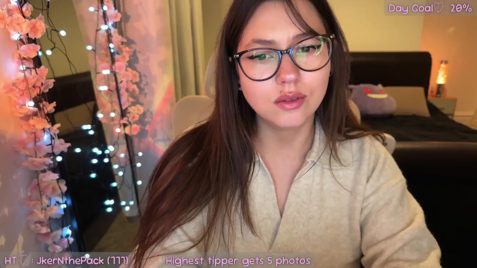 Gallery image thumbnail from AnnAngel1's myfreecams stream on, 11/21/2025, 19:49 image 18 of 20