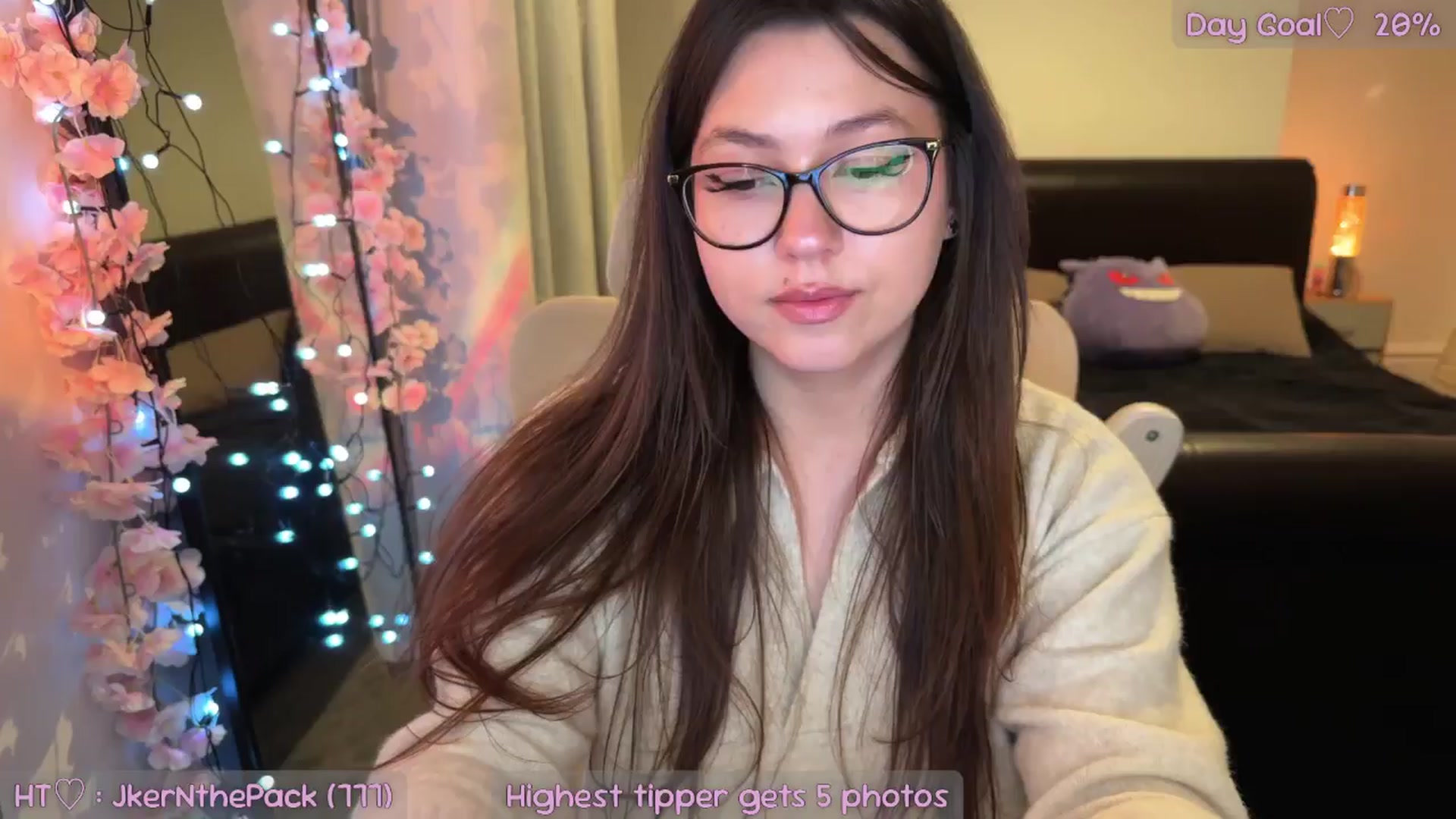 Gallery image thumbnail from AnnAngel1's myfreecams stream on, 11/21/2025, 19:49 image 15 of 20